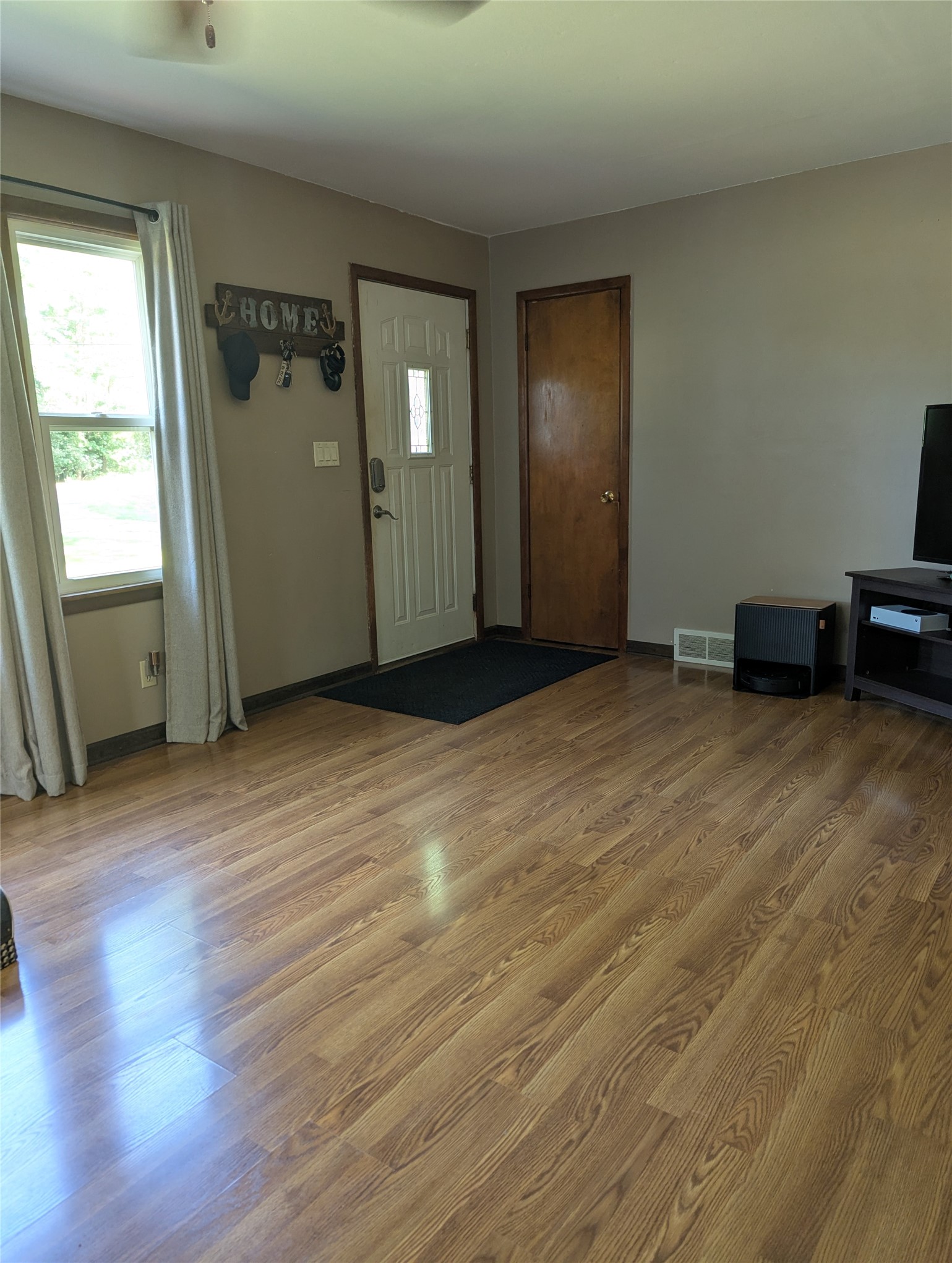 1706 Peterson Avenue Property Photo 3