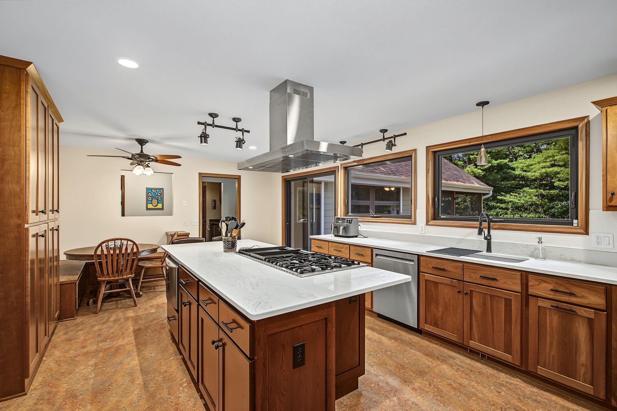 6644 Timber Lane Property Photo 8