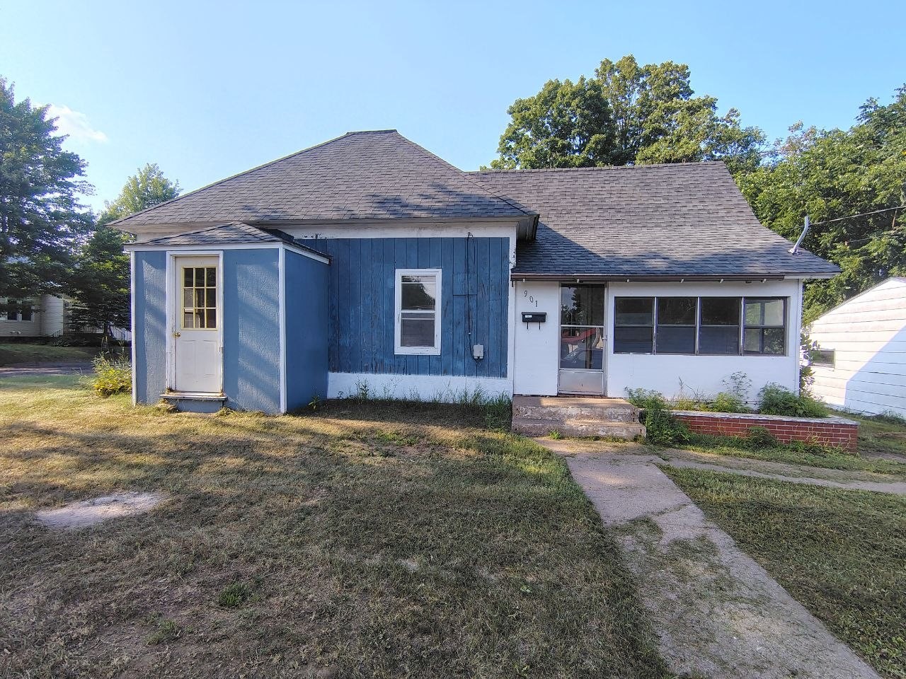 901 Worden Avenue E Property Photo 1