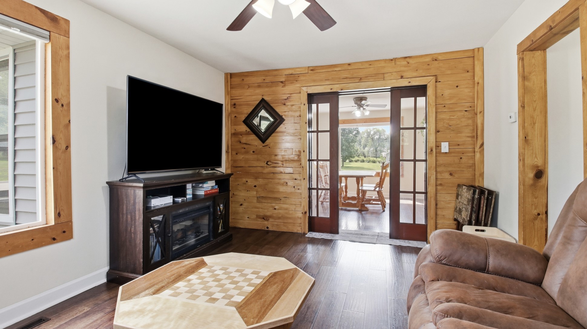 1301 E Laneville Avenue Property Photo 8