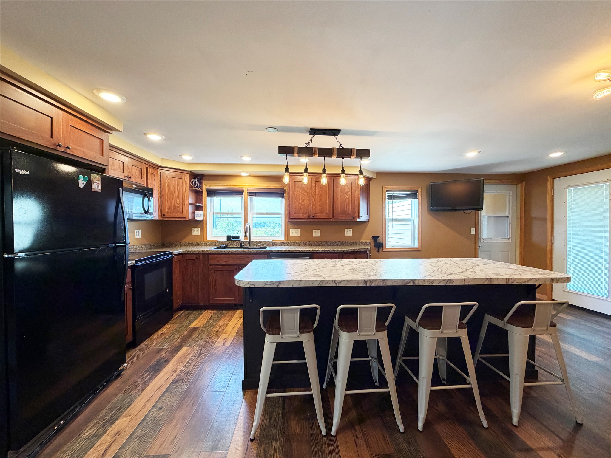 544 17th Street Property Photo 4