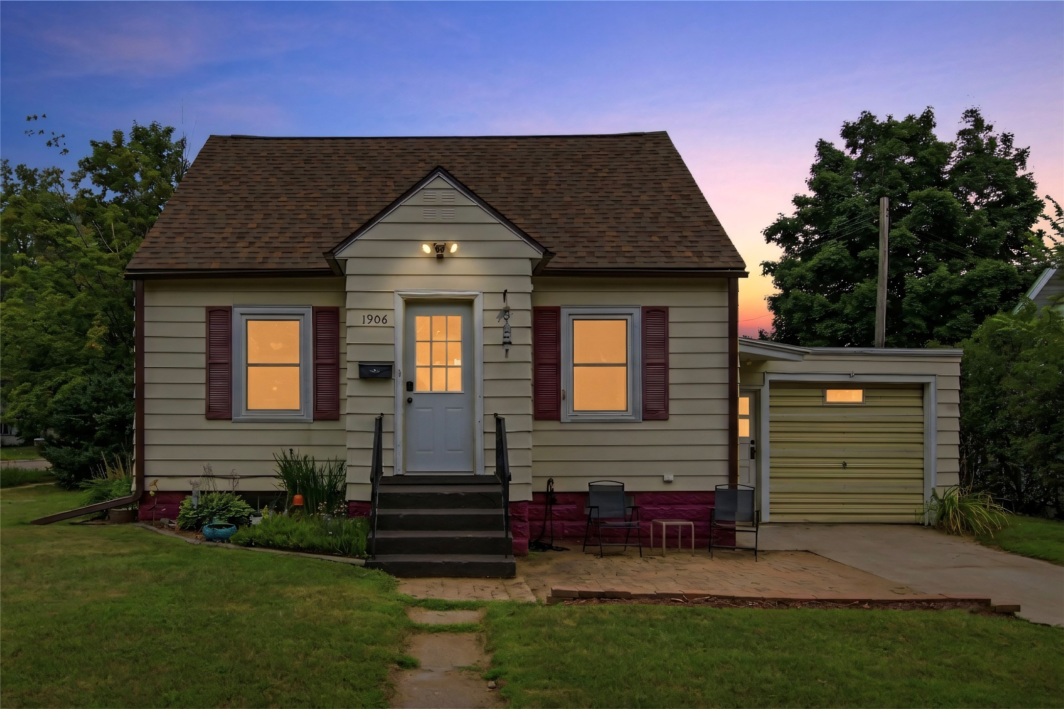 1906 9th Street Property Photo 2