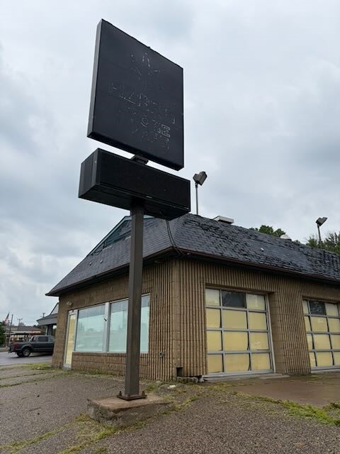 1420 N Broadway Street Property Photo 1