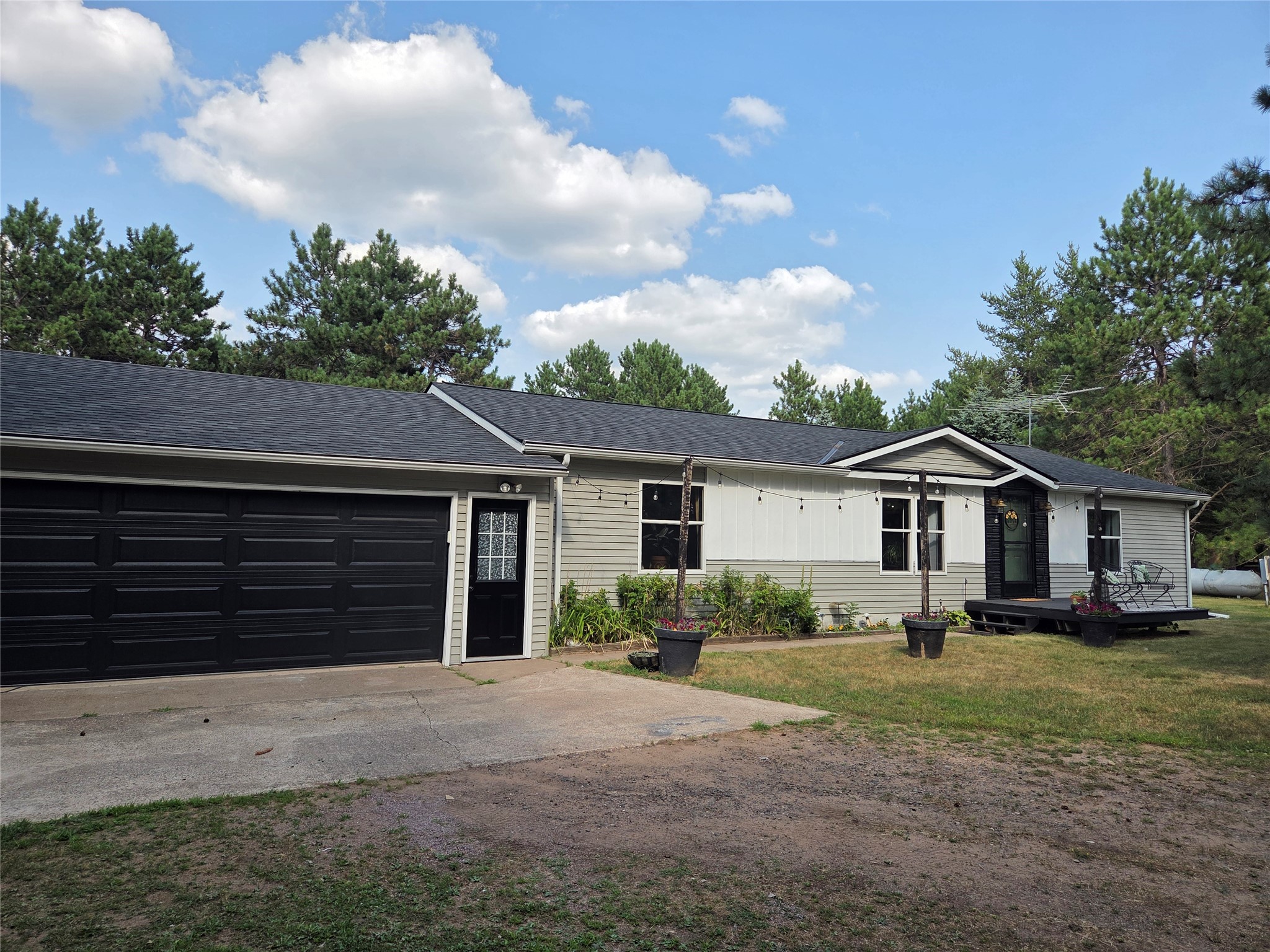 4136 Overland Road Property Photo 1