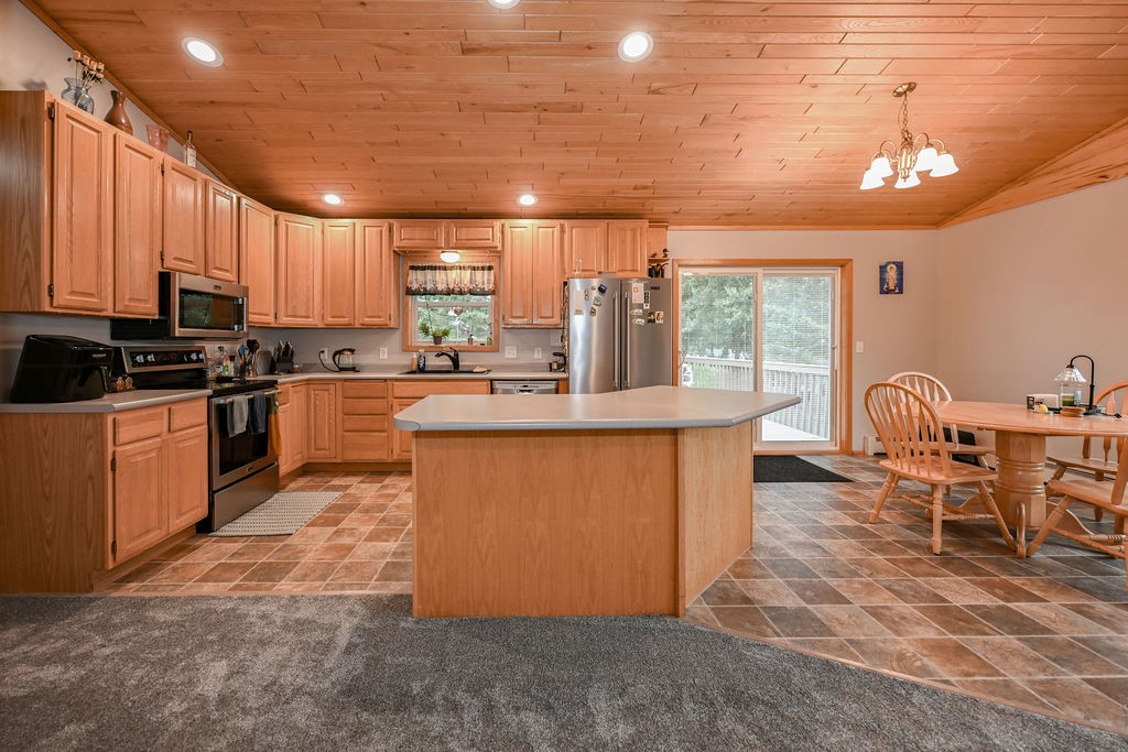 109 Laker Drive Property Photo 3