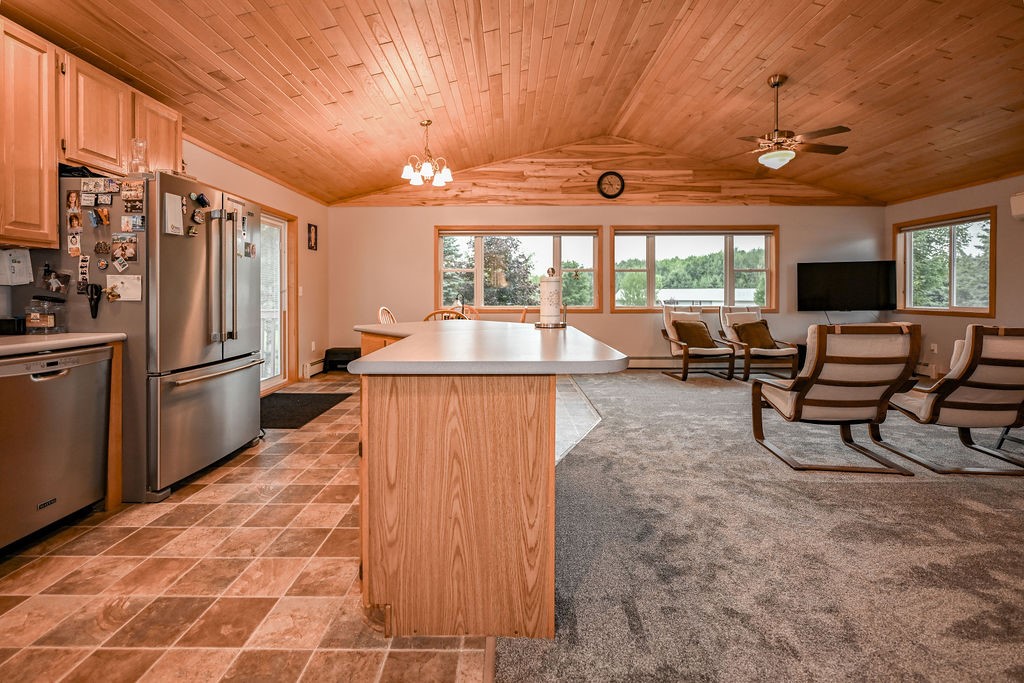 109 Laker Drive Property Photo 4