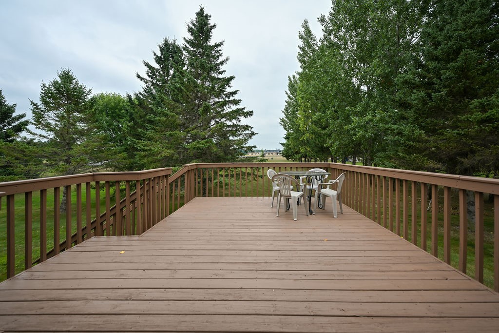 109 Laker Drive Property Photo 6