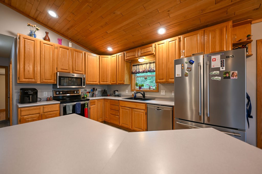109 Laker Drive Property Photo 8