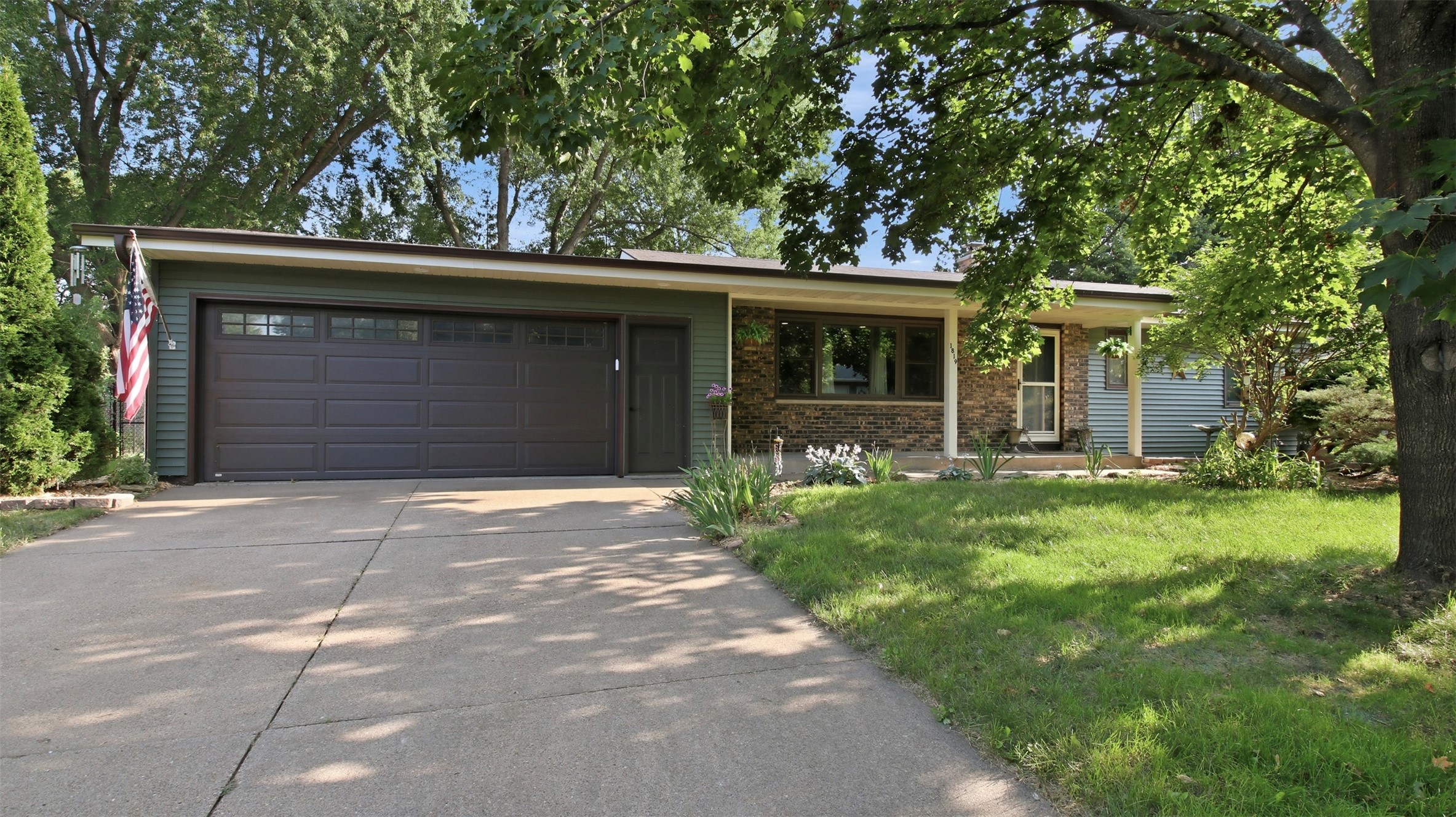 1819 Grandview Drive Property Photo 1