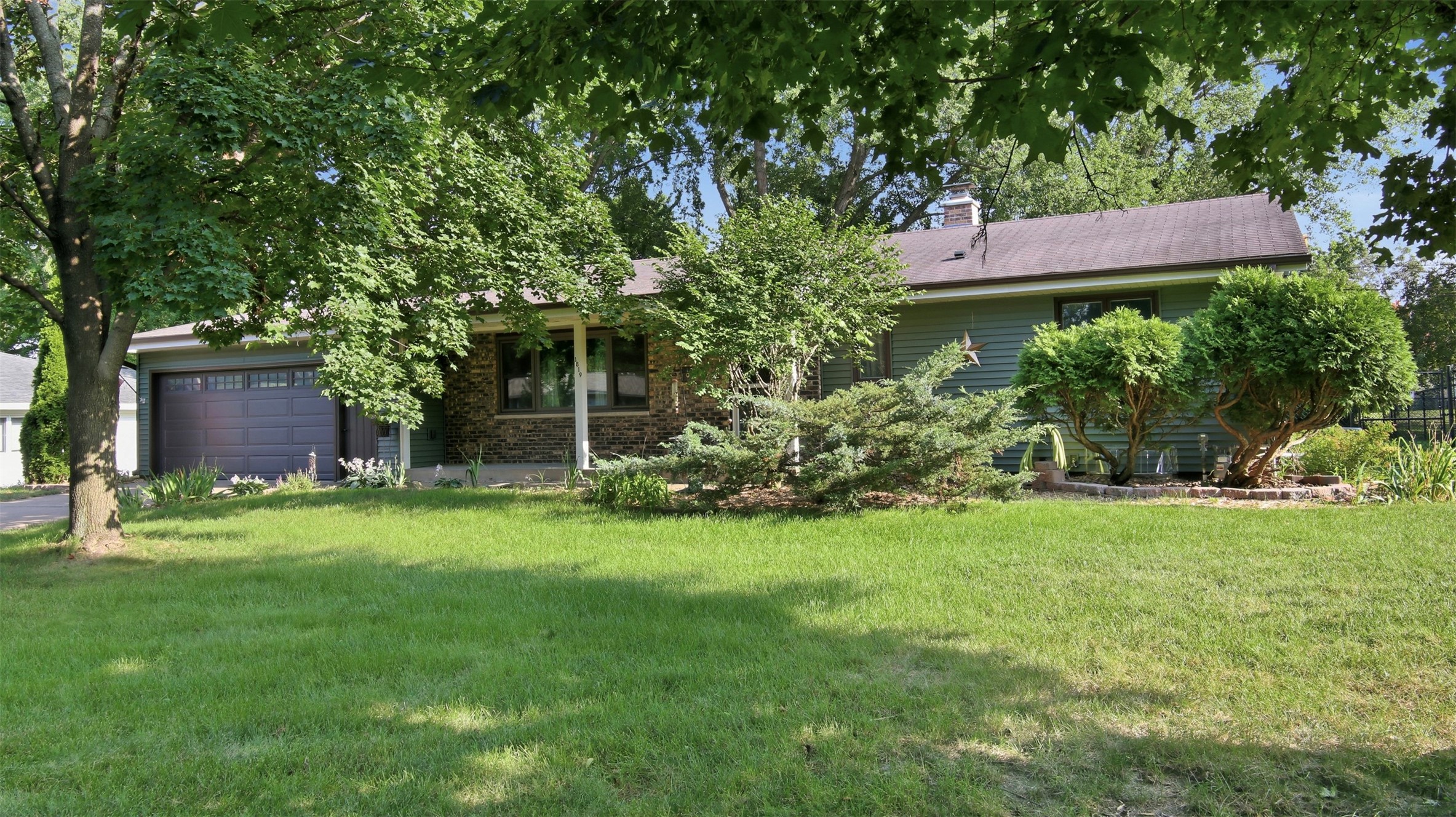 1819 Grandview Drive Property Photo 2