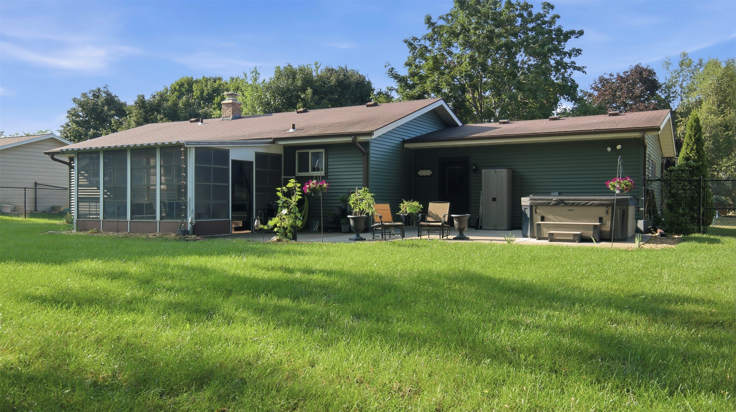 1819 Grandview Drive Property Photo 3