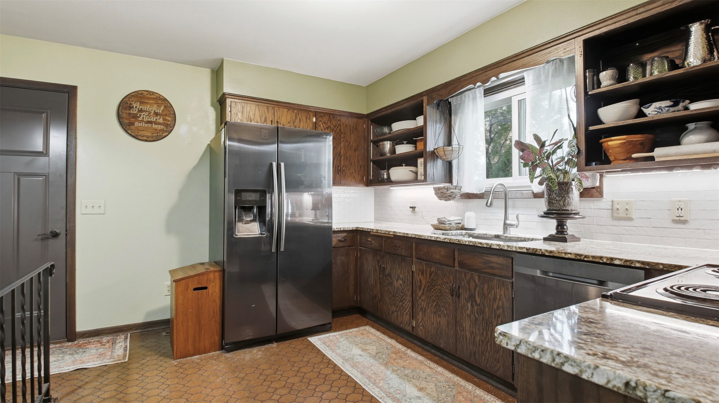 1819 Grandview Drive Property Photo 4