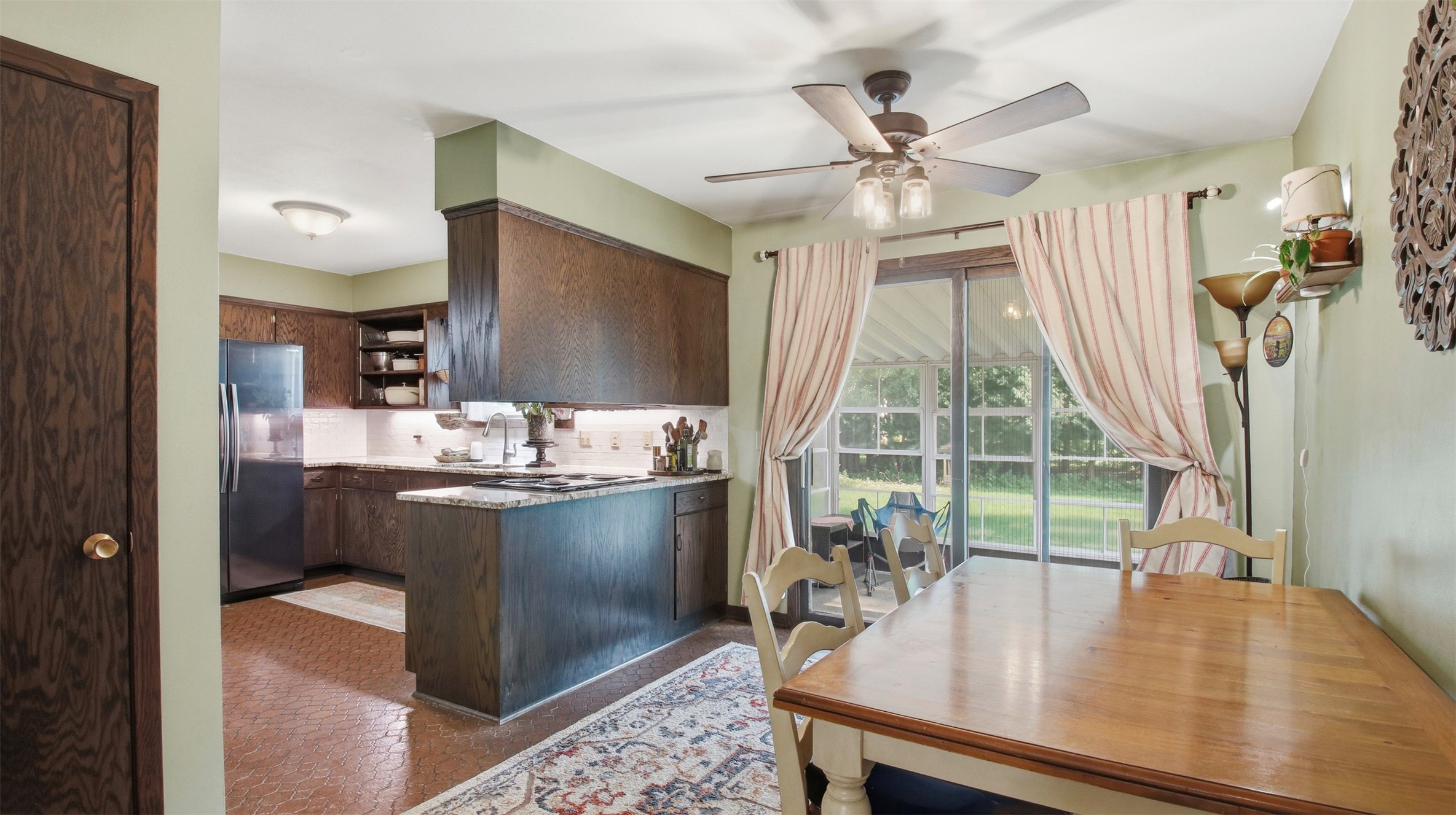 1819 Grandview Drive Property Photo 8