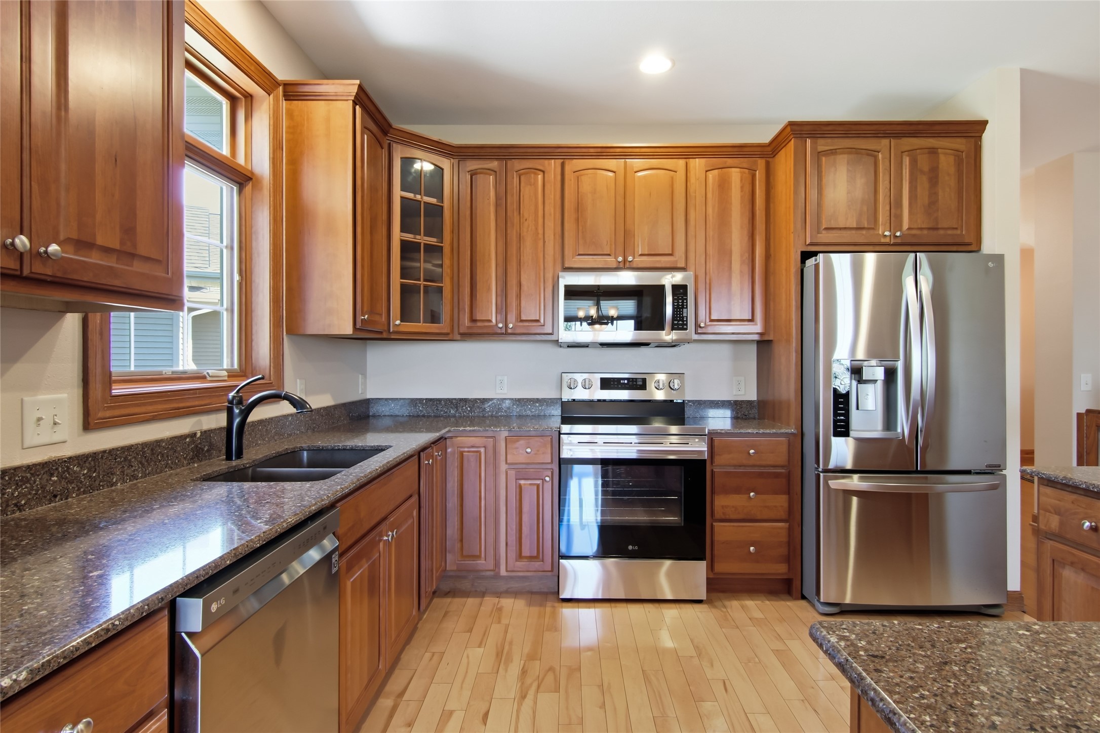 2912 Putnam Glen Place Property Photo 3