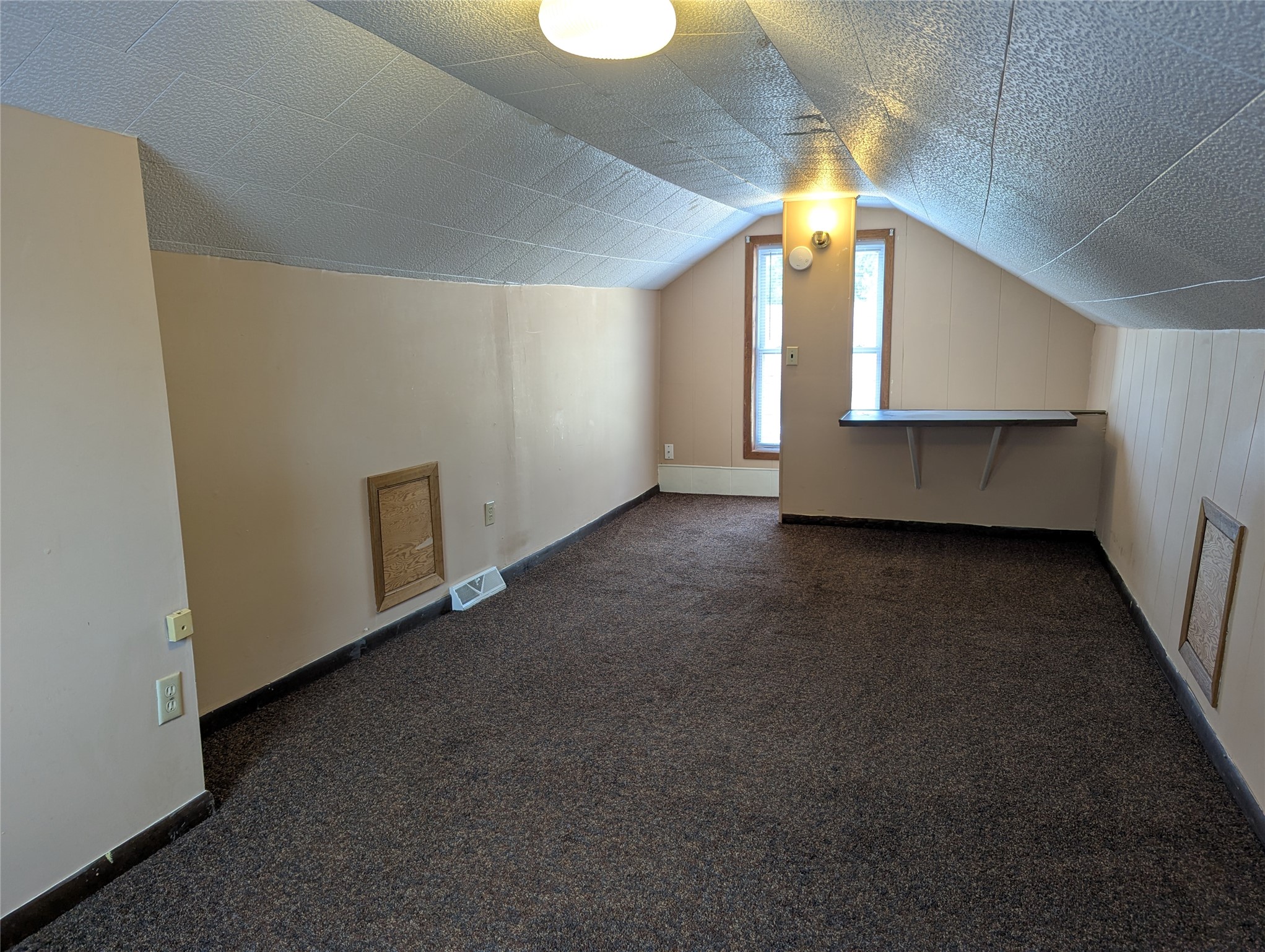 716 Lindoo Avenue E Property Photo 7