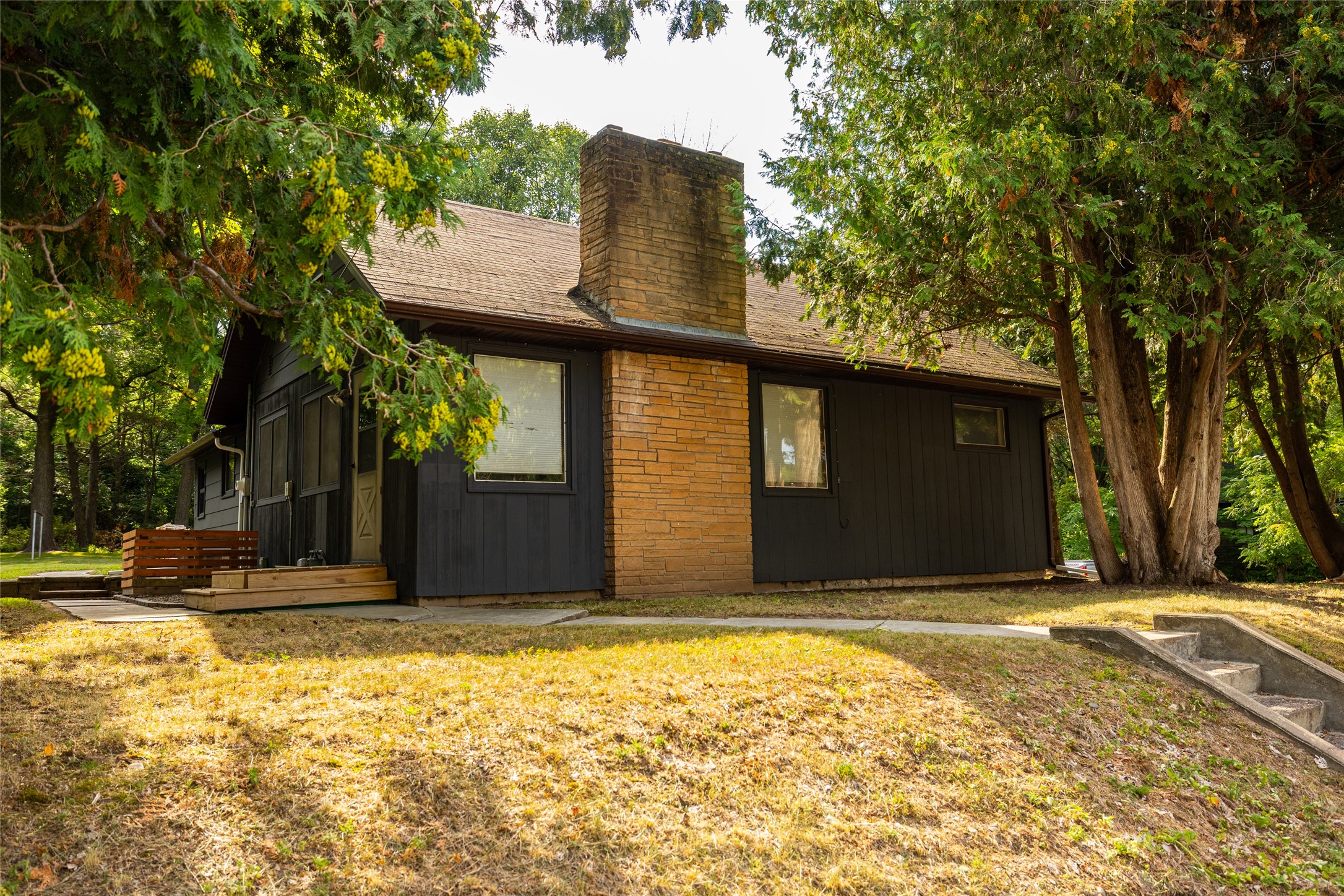 415 E 6th Street Property Photo 5