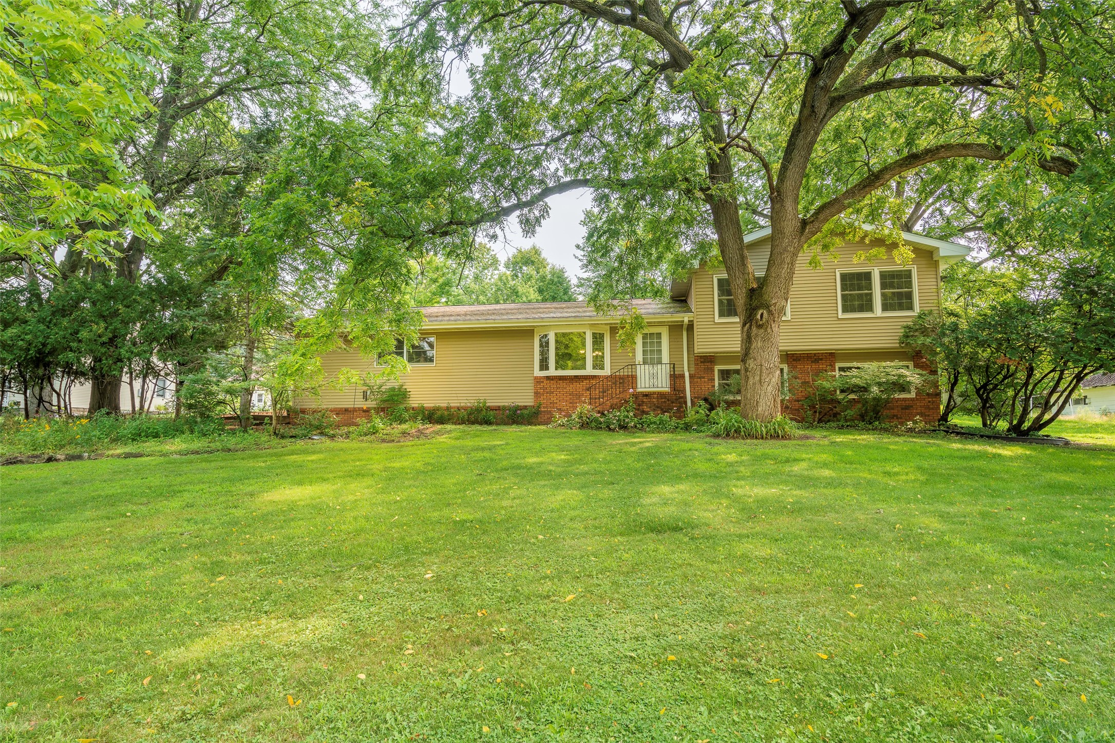906 3rd Avenue E Property Photo 1