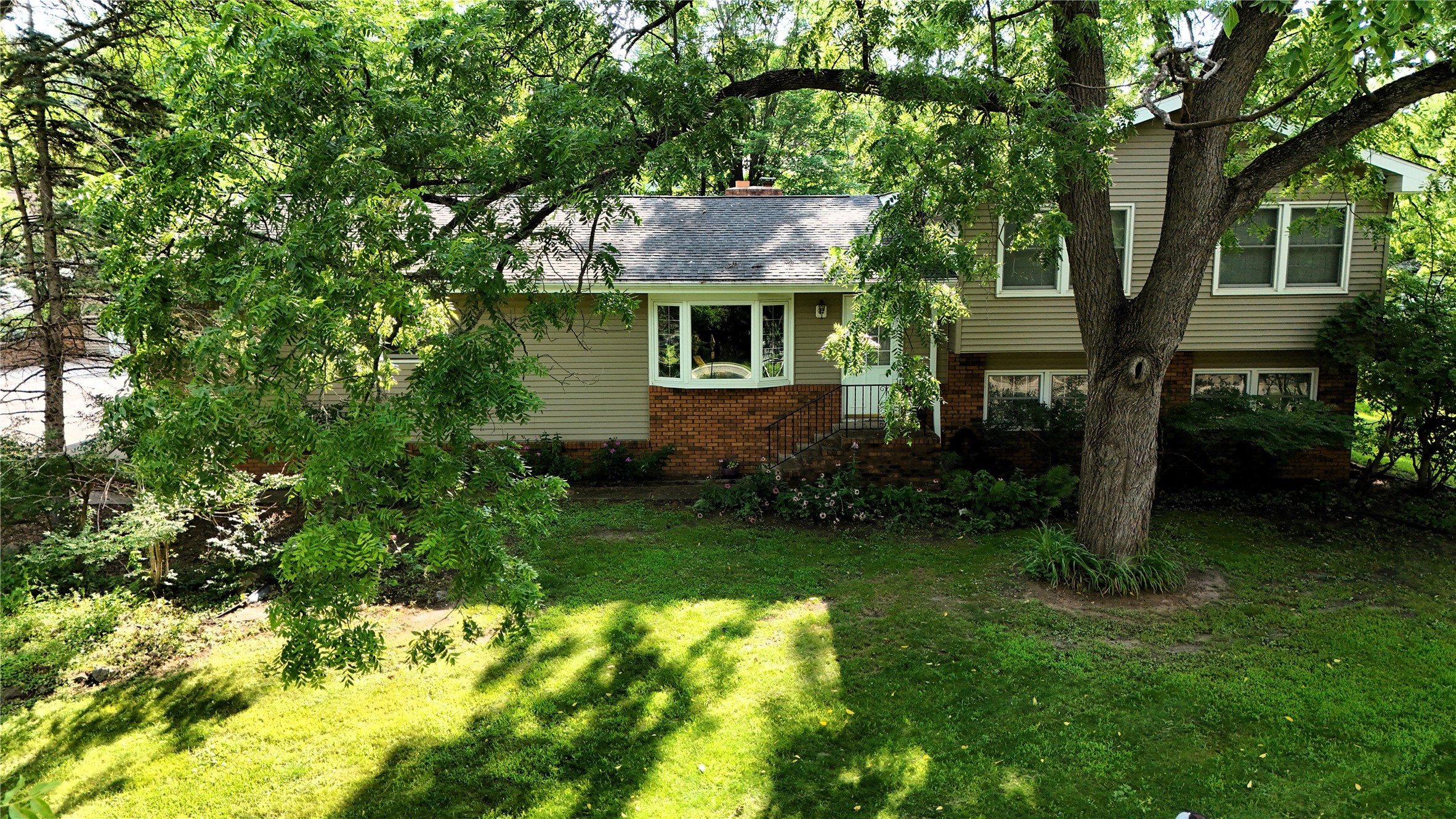 906 3rd Avenue E Property Photo 2