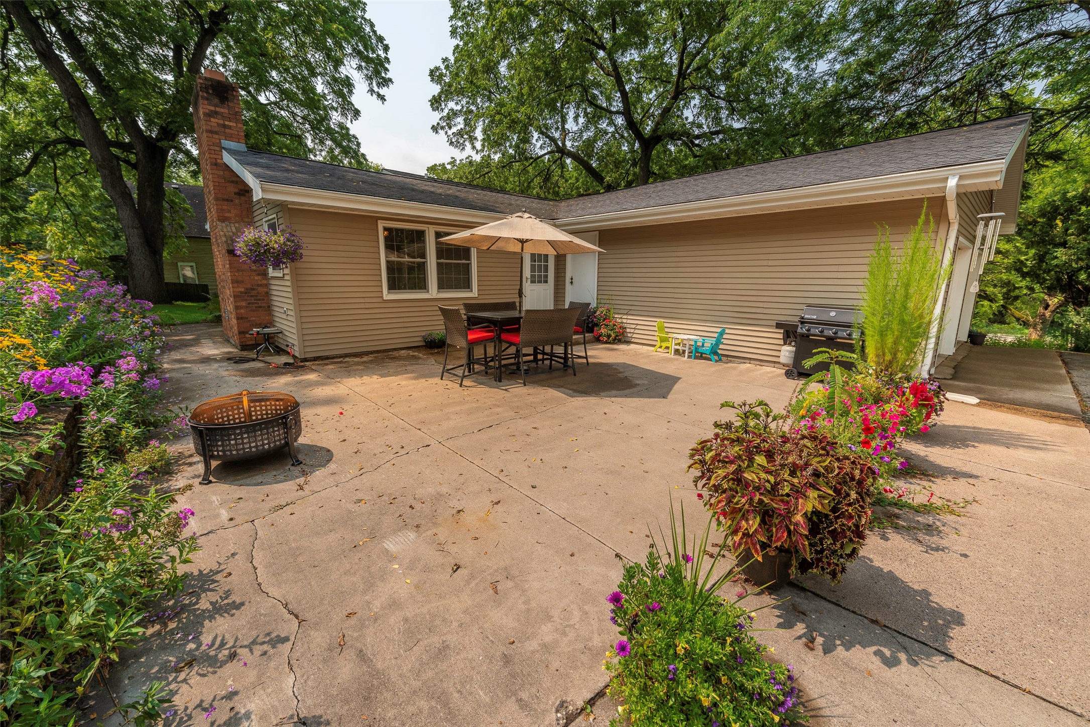 906 3rd Avenue E Property Photo 4