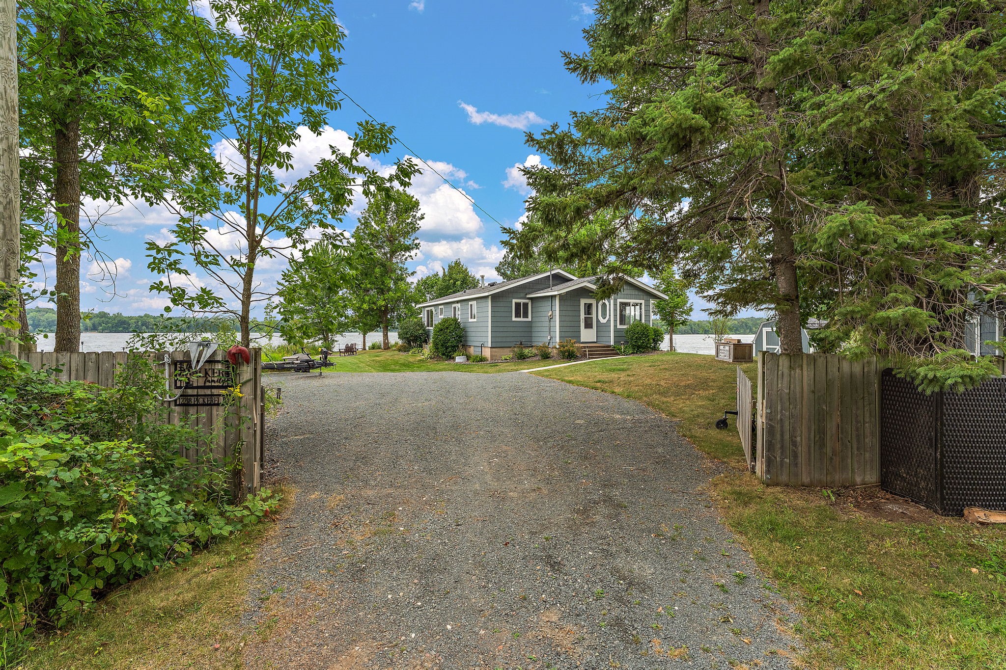 12218 Pickerel Point Property Photo 3