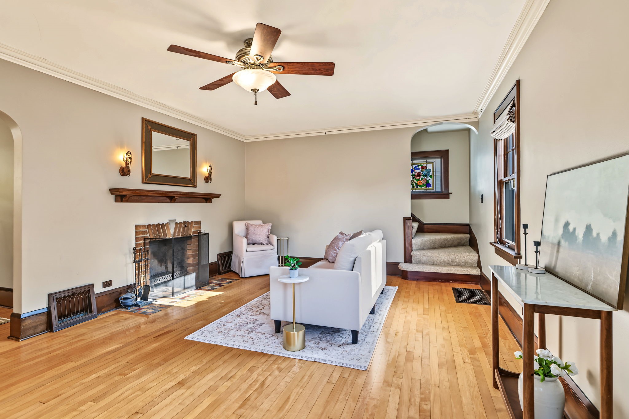 539 W Grand Avenue Property Photo 8
