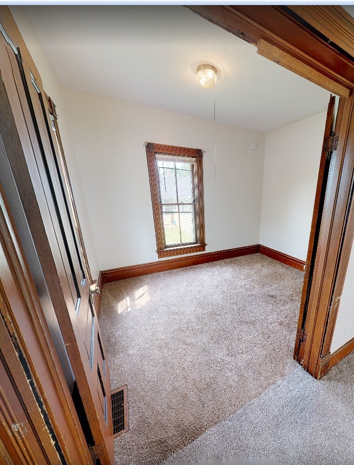522 Niagara Street Property Photo 4