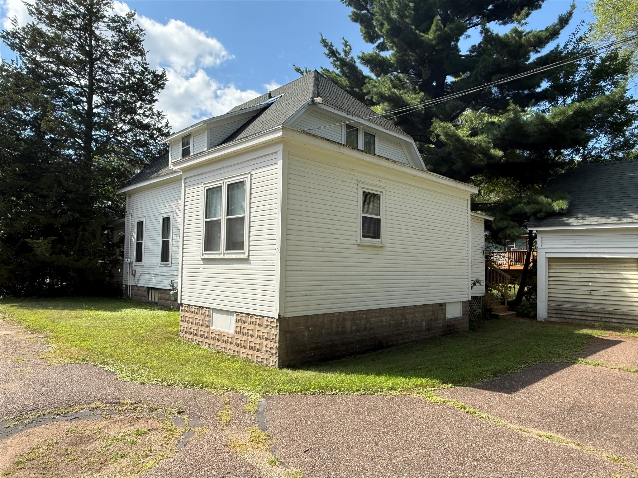 2129 4th Street Property Photo 3