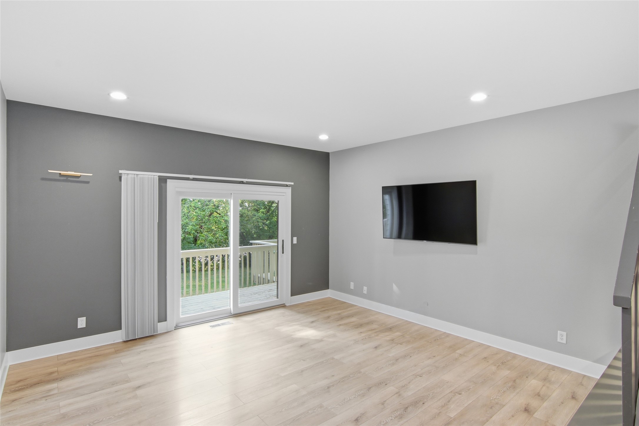 2731 Morningside Drive A Property Photo 3
