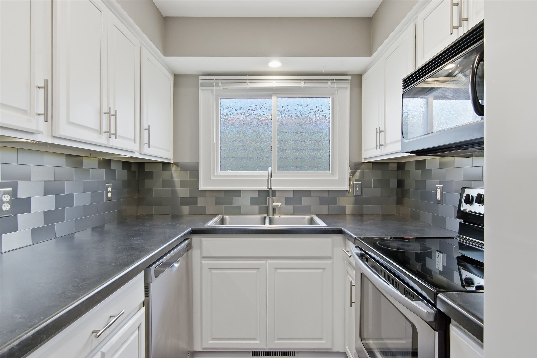 2731 Morningside Drive A Property Photo 8