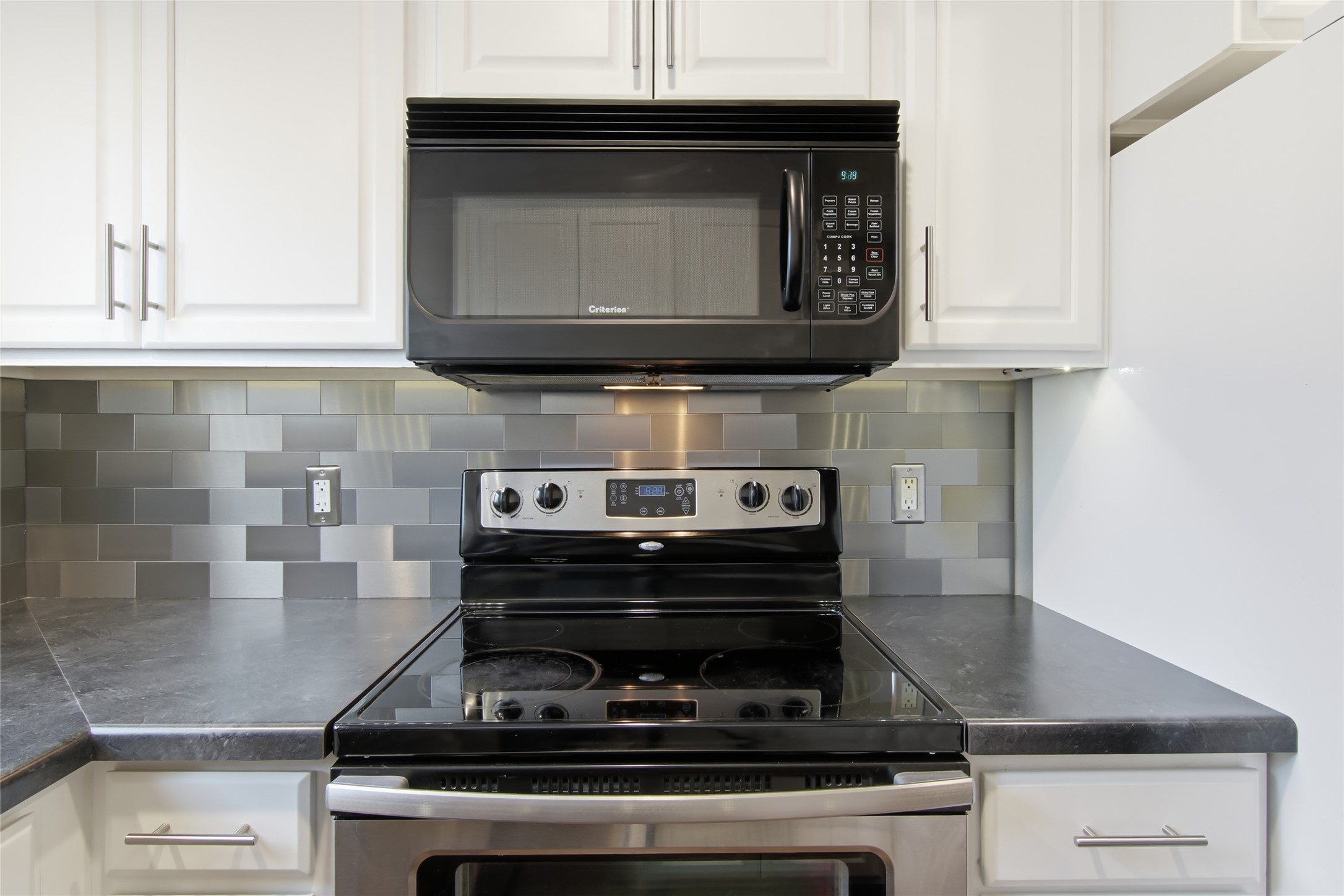 2731 Morningside Drive A Property Photo 9