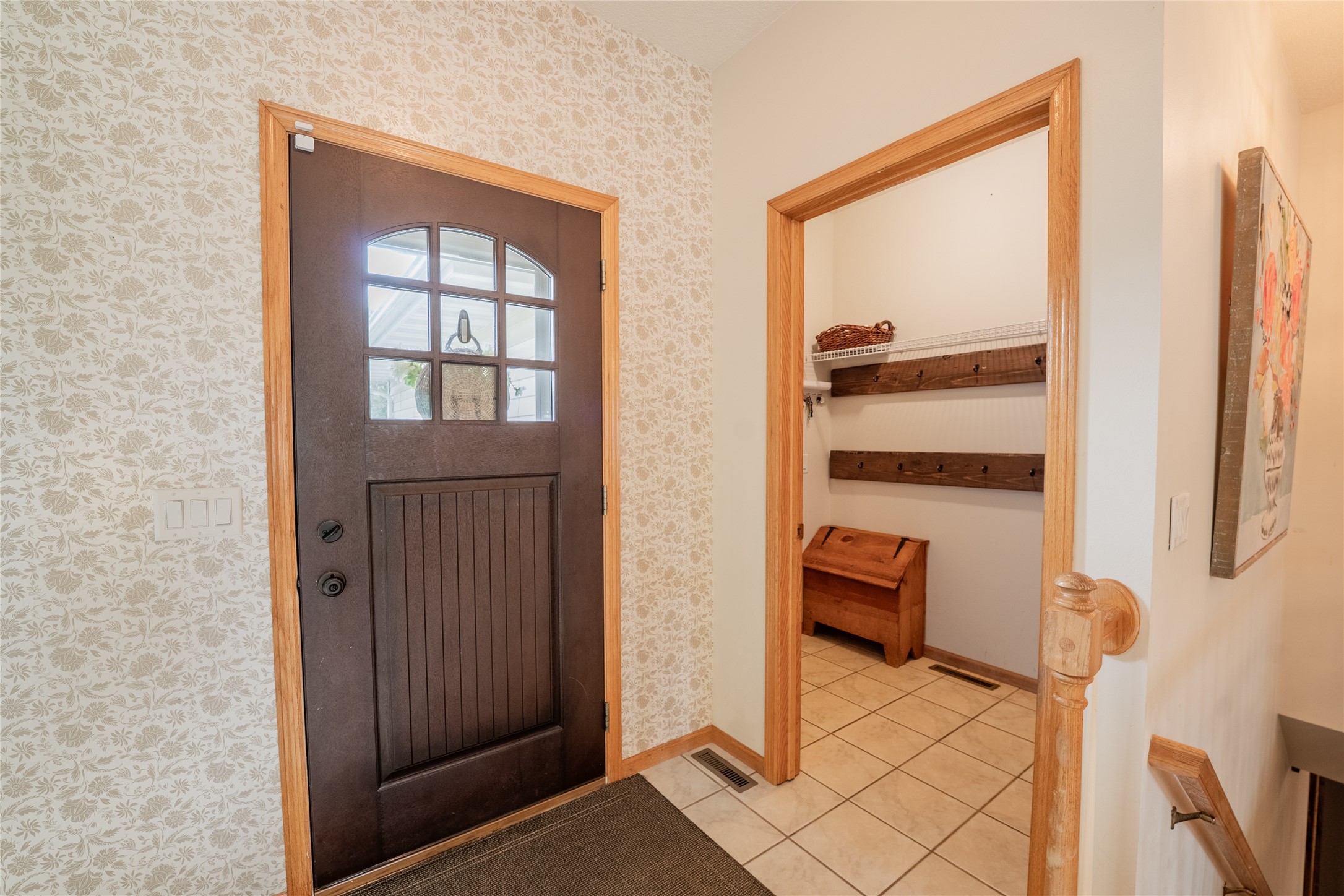 1704 Sierra Drive S Property Photo 3
