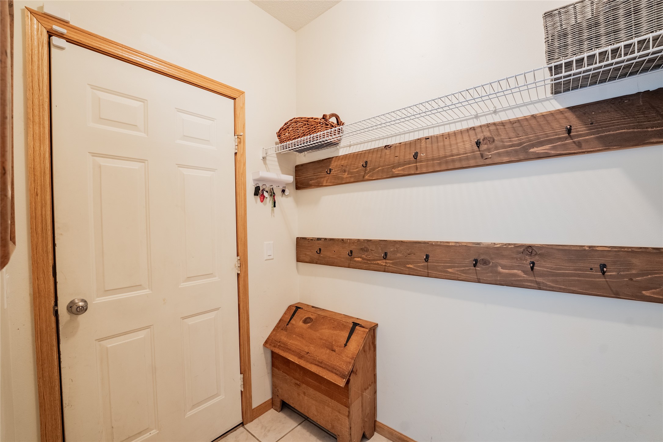 1704 Sierra Drive S Property Photo 4