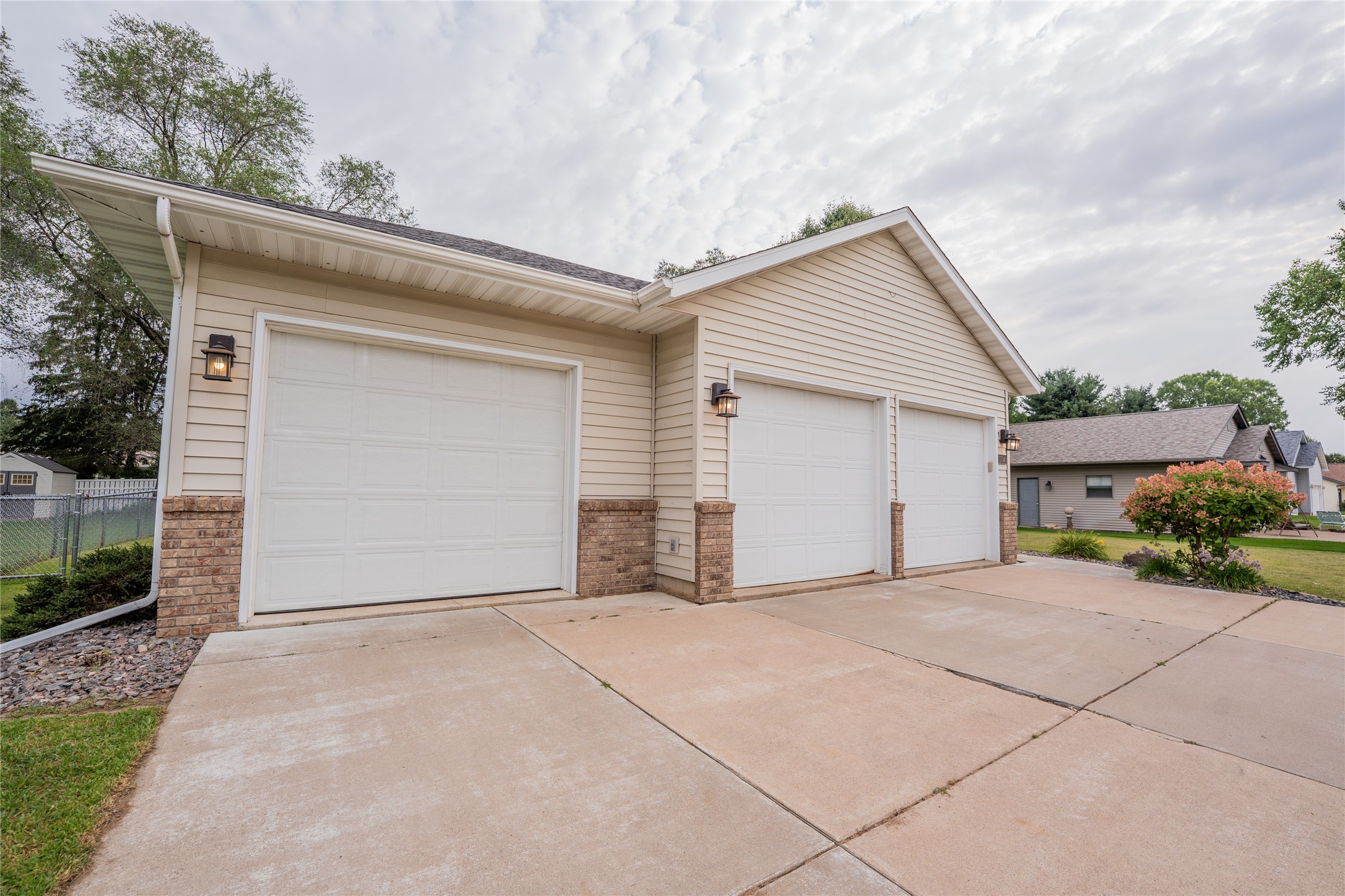 1704 Sierra Drive S Property Photo 44
