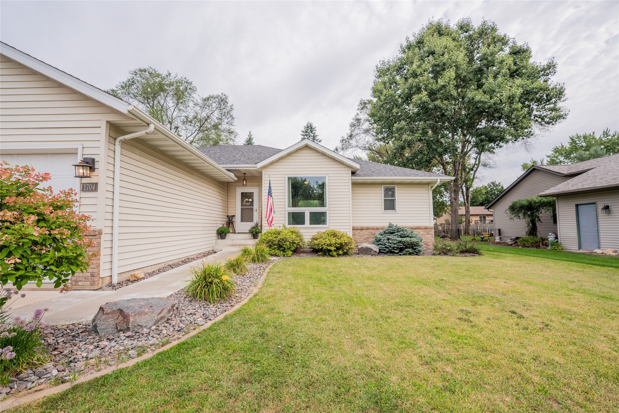 1704 Sierra Drive S Property Photo 46