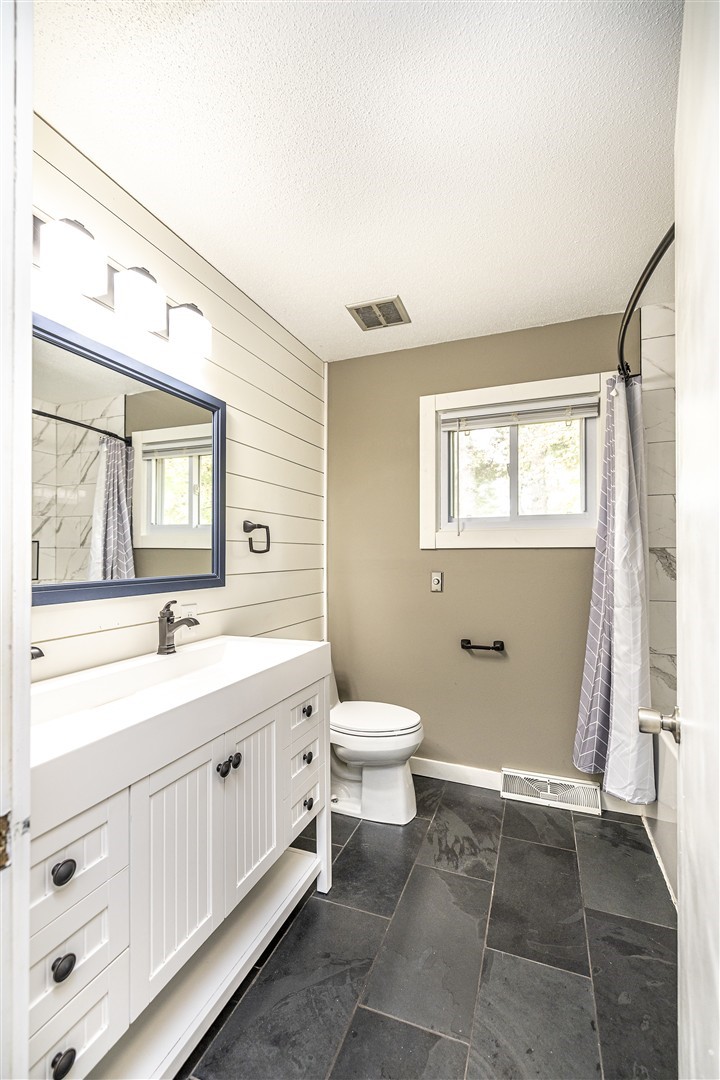 150 Scott Street Property Photo 8