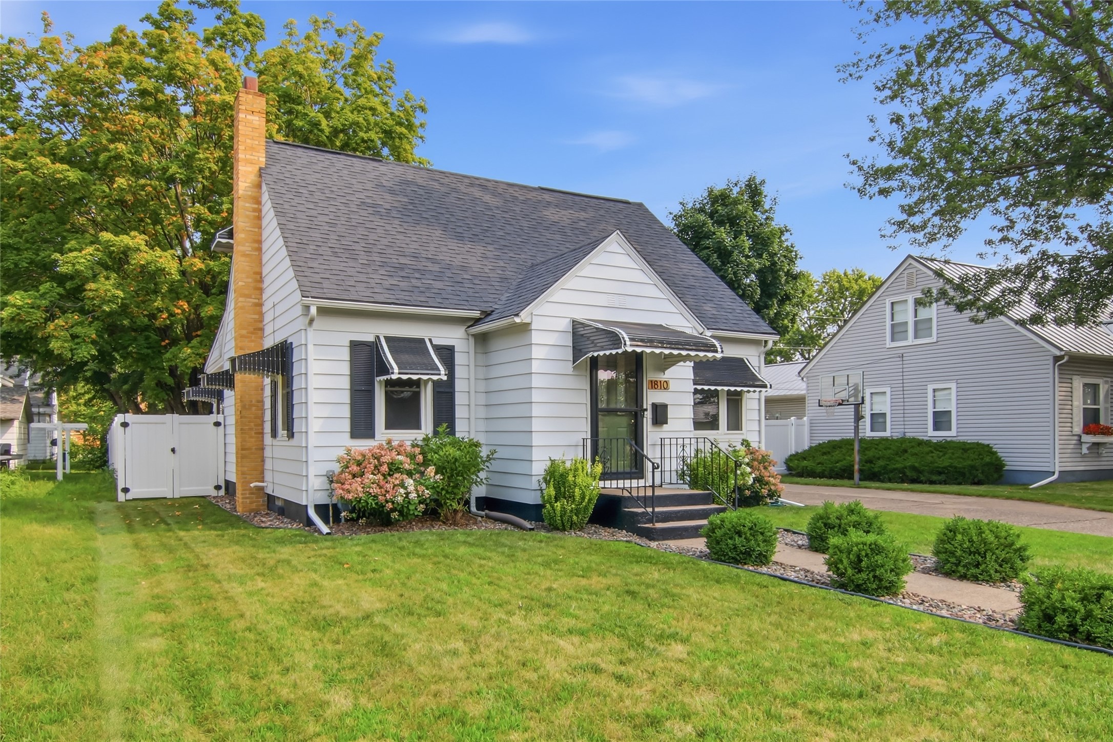 1810 Lyndale Avenue Property Photo 1