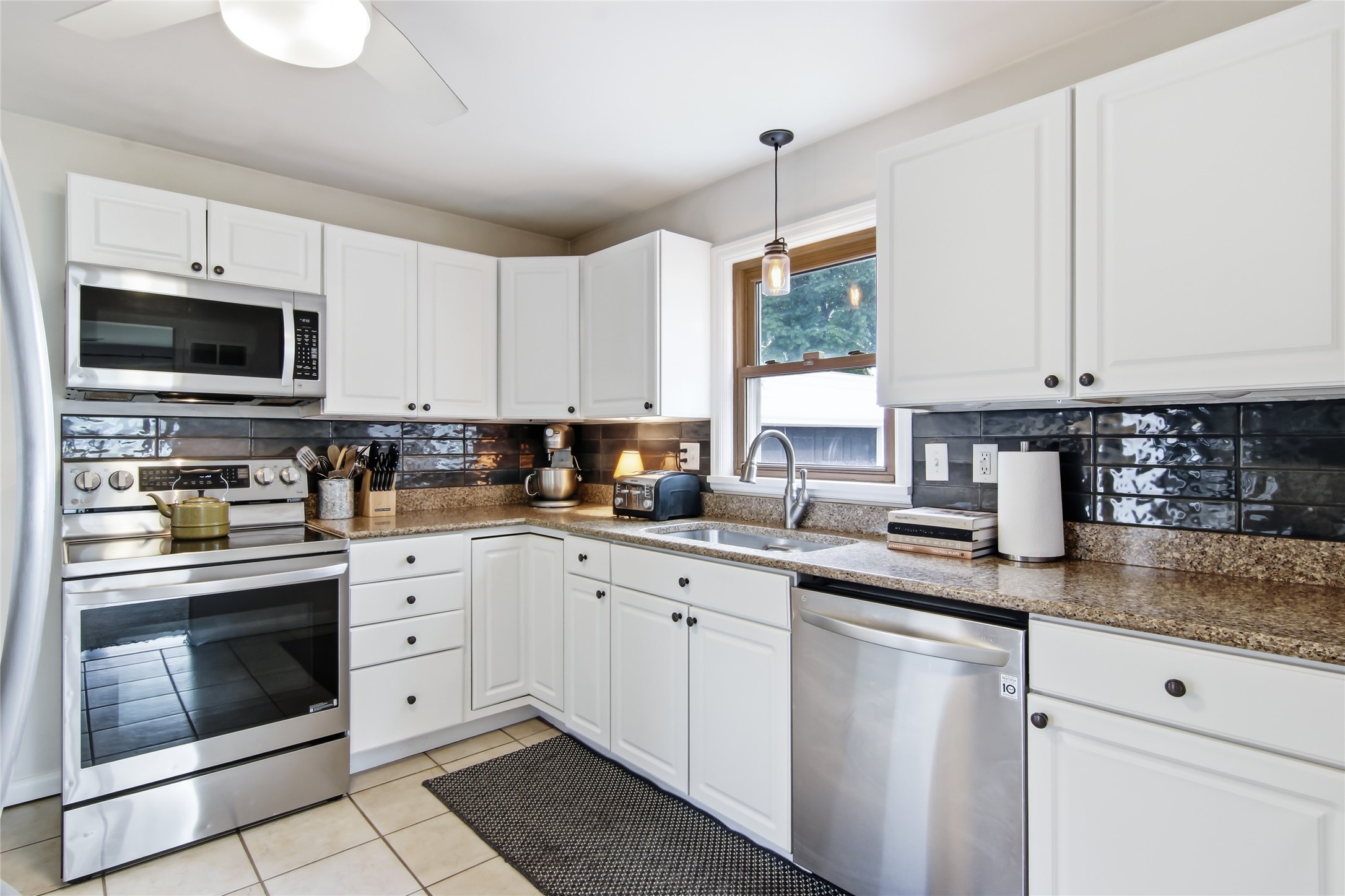 1810 Lyndale Avenue Property Photo 7