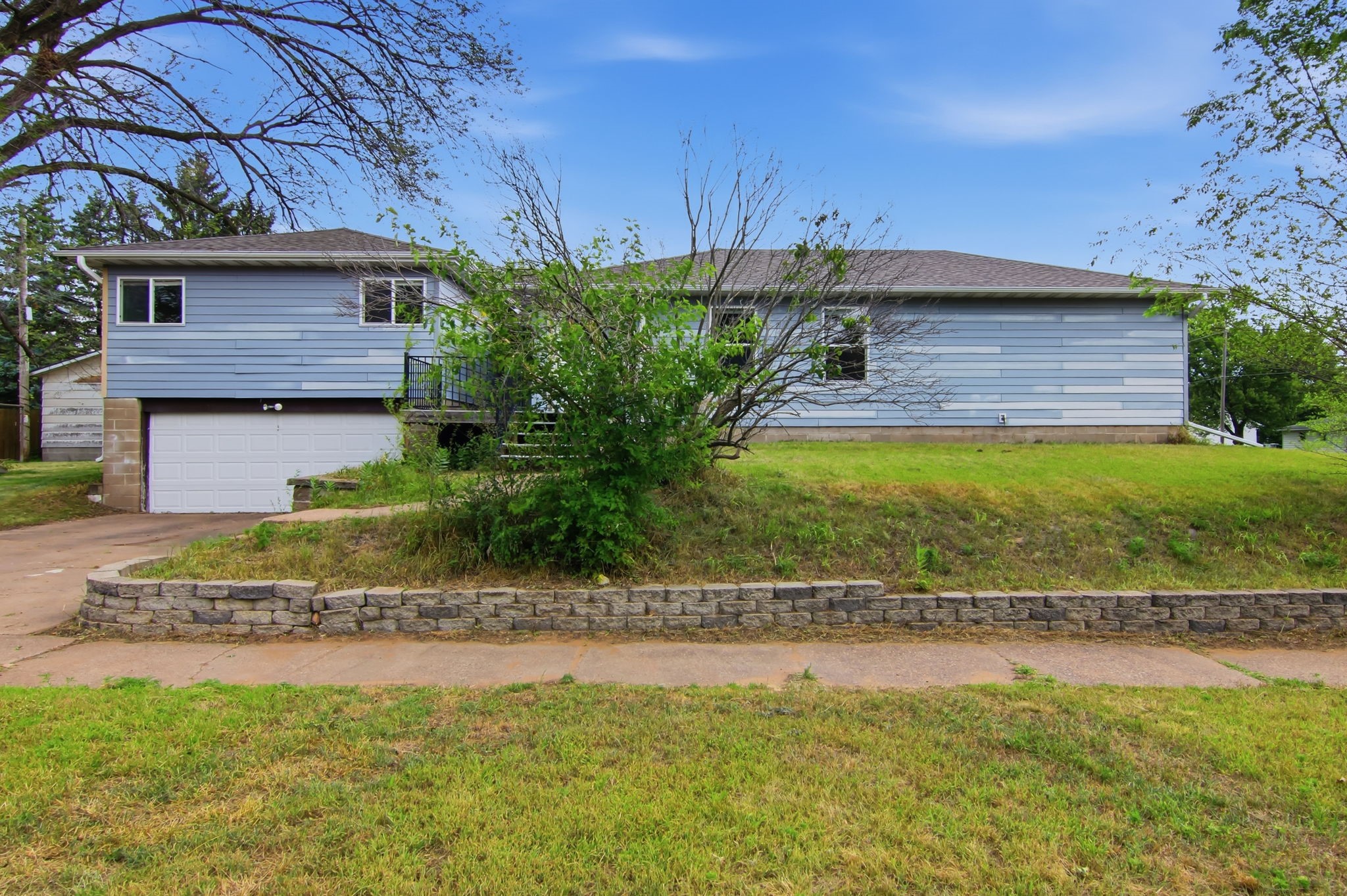 2124 Edgewood Lane Property Photo 1