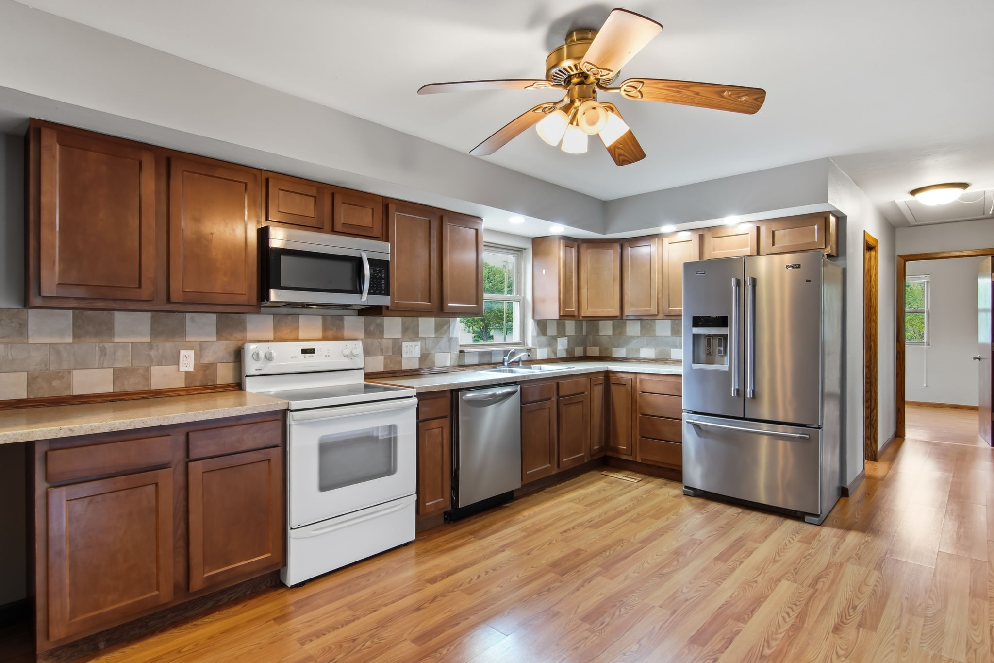 2124 Edgewood Lane Property Photo 4