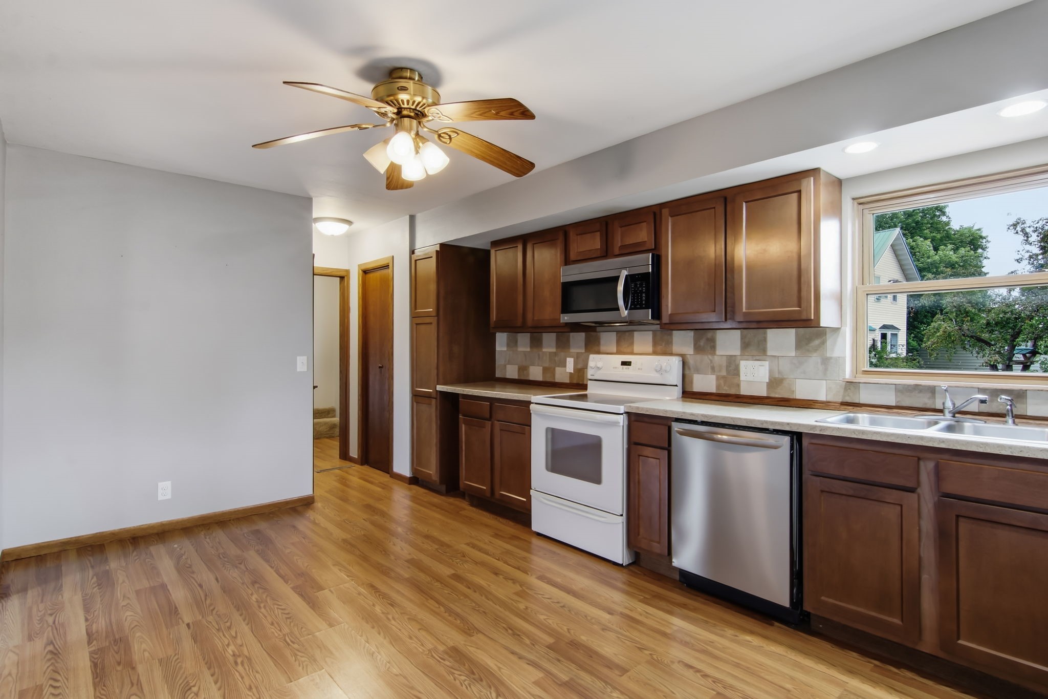 2124 Edgewood Lane Property Photo 7