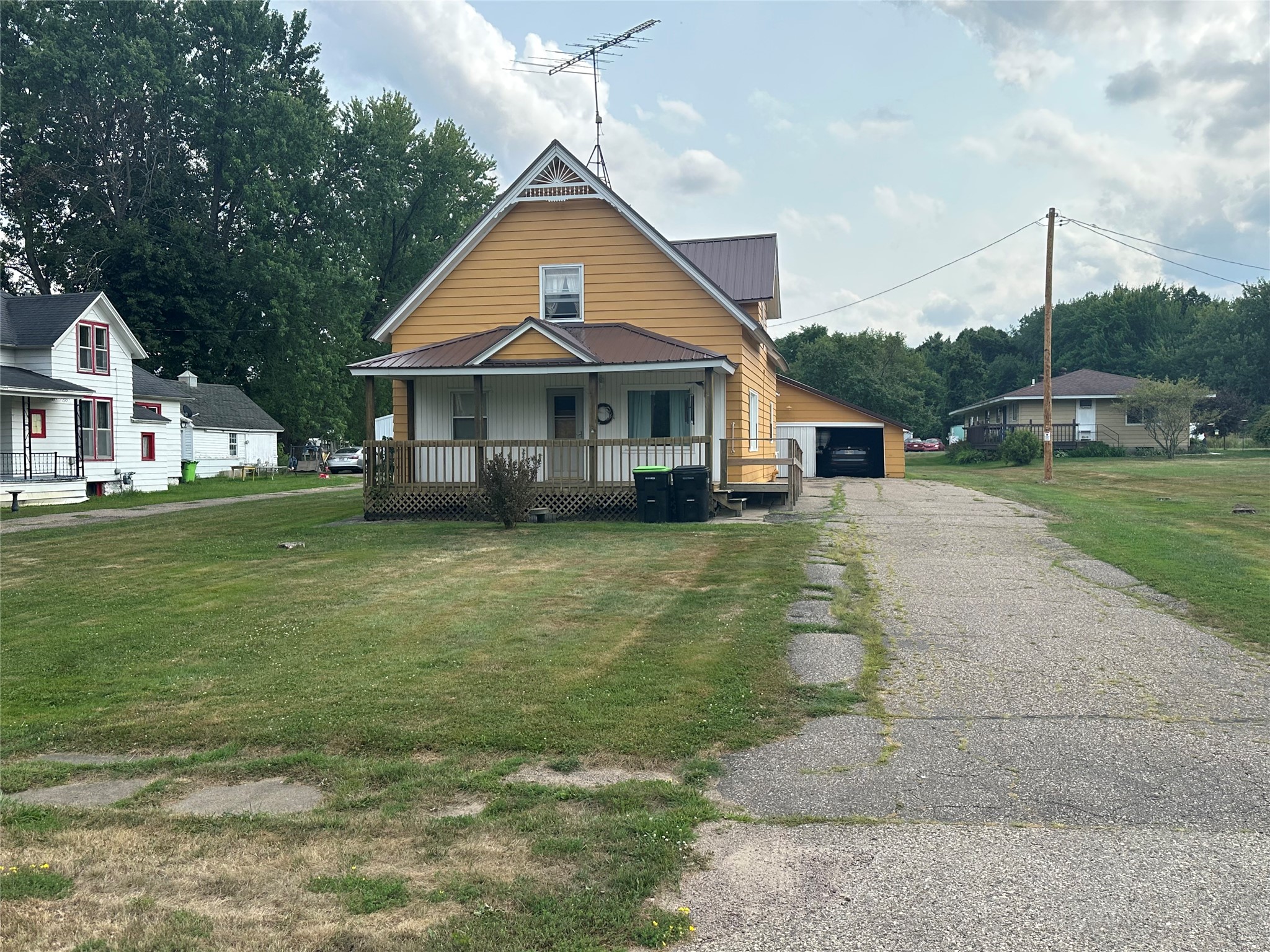 222 E Main Street Property Photo 28