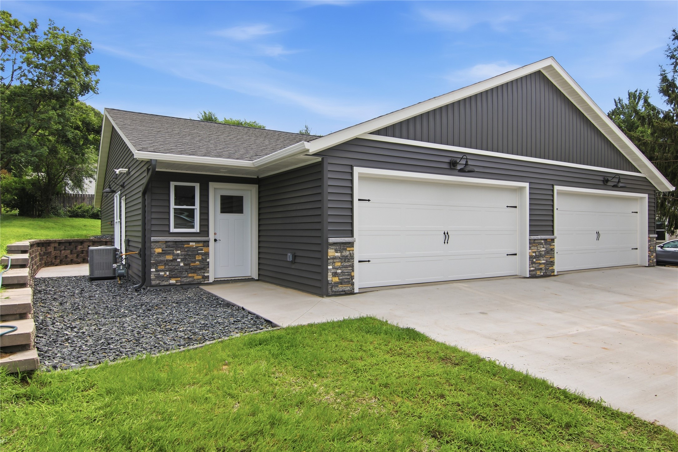 1323 Carpenter Avenue Property Photo 1