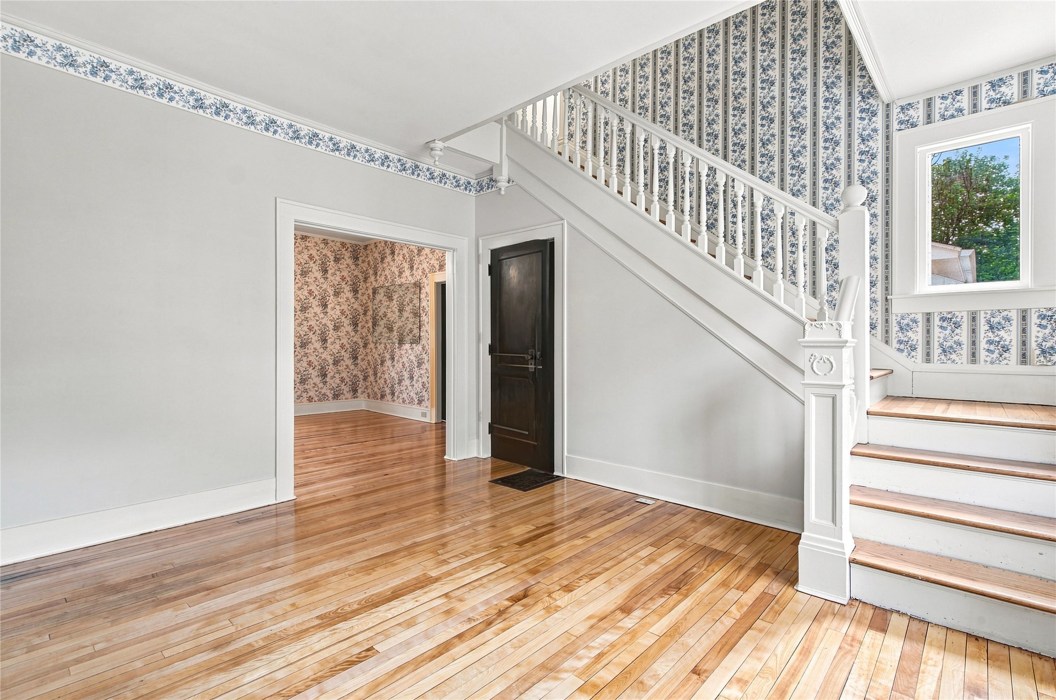 453 Summit Avenue Property Photo 4