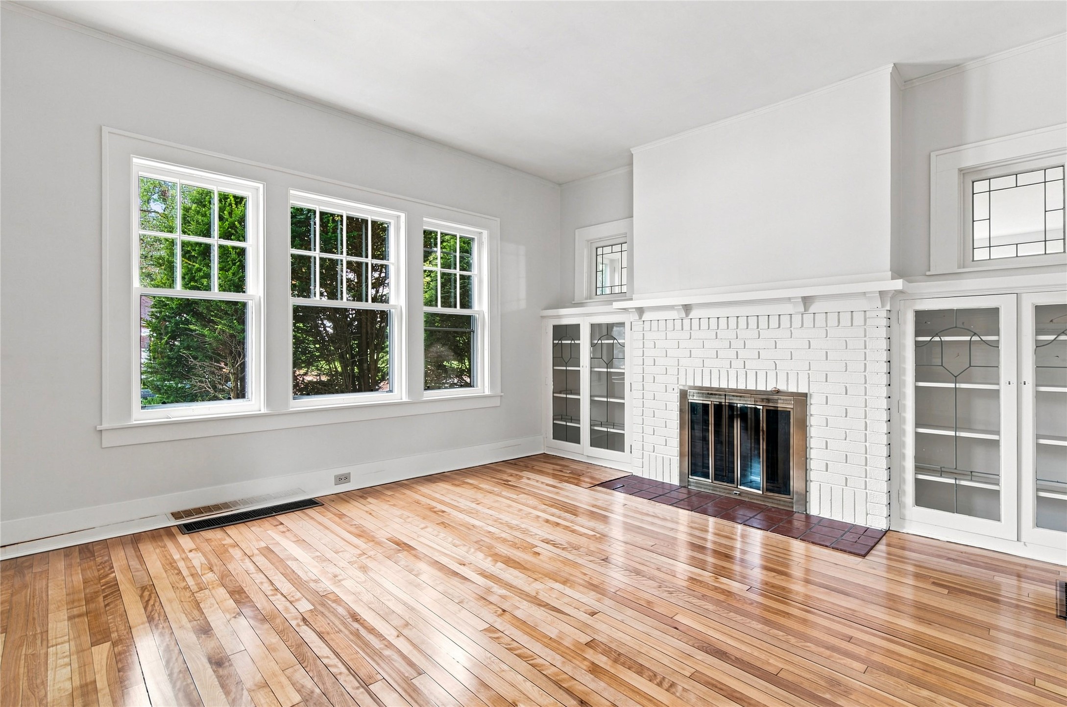 453 Summit Avenue Property Photo 6