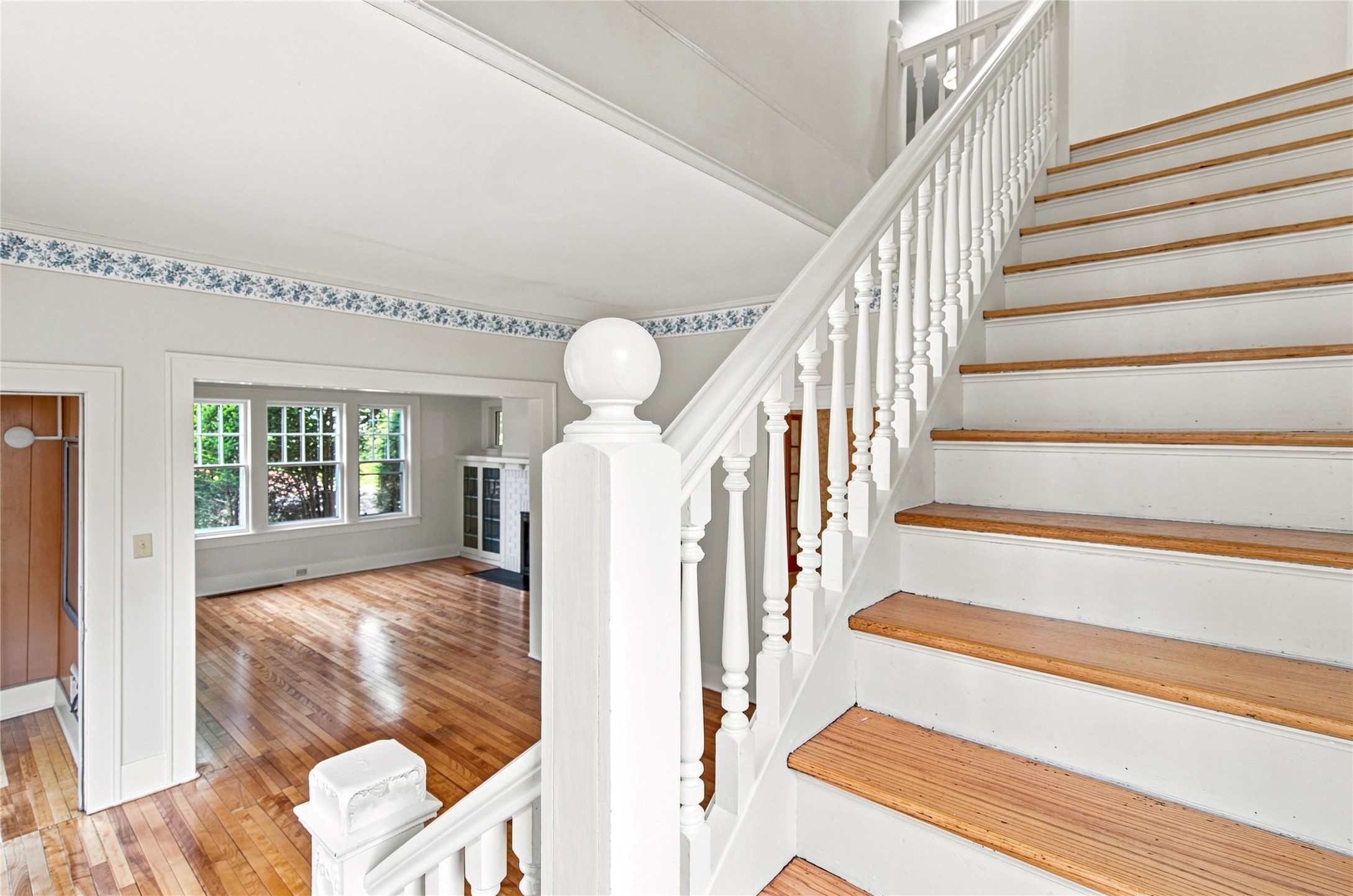 453 Summit Avenue Property Photo 17