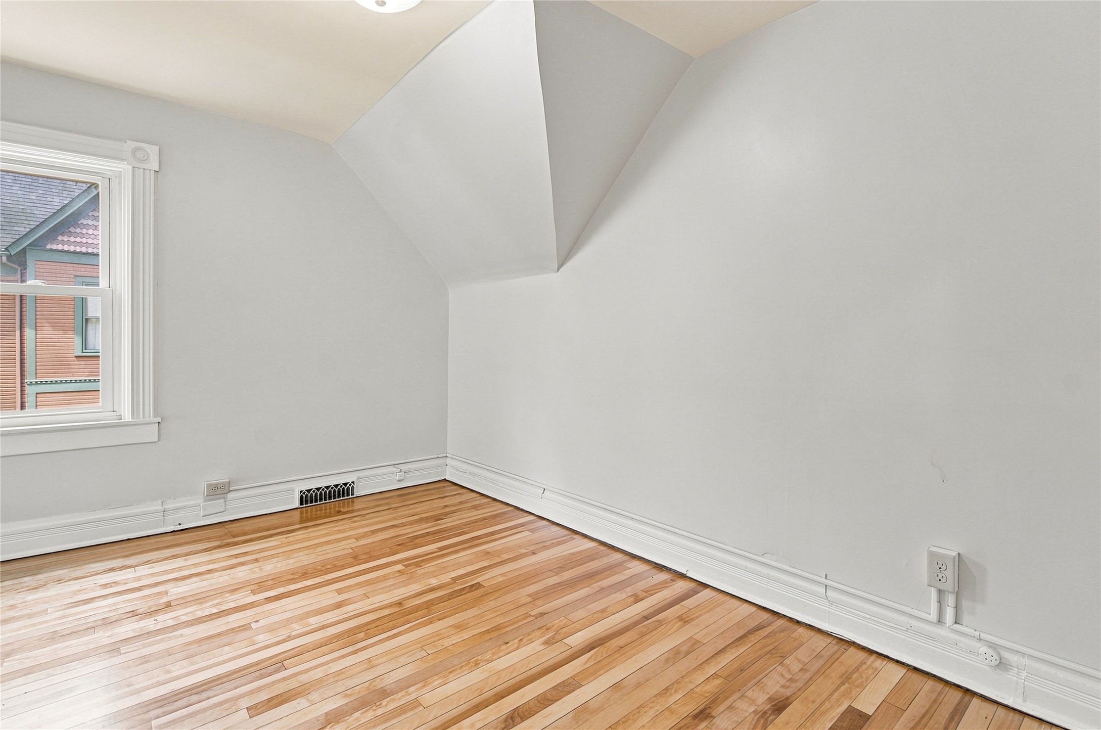 453 Summit Avenue Property Photo 19