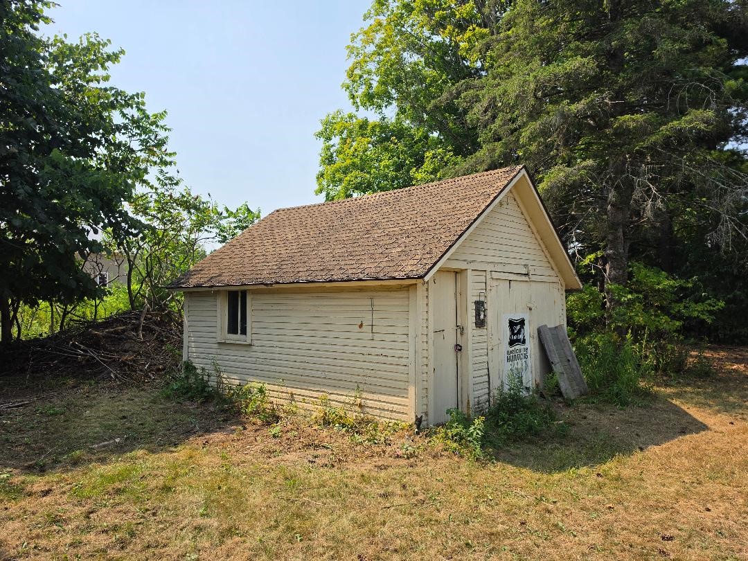 300 N Algoma Street Property Photo 3