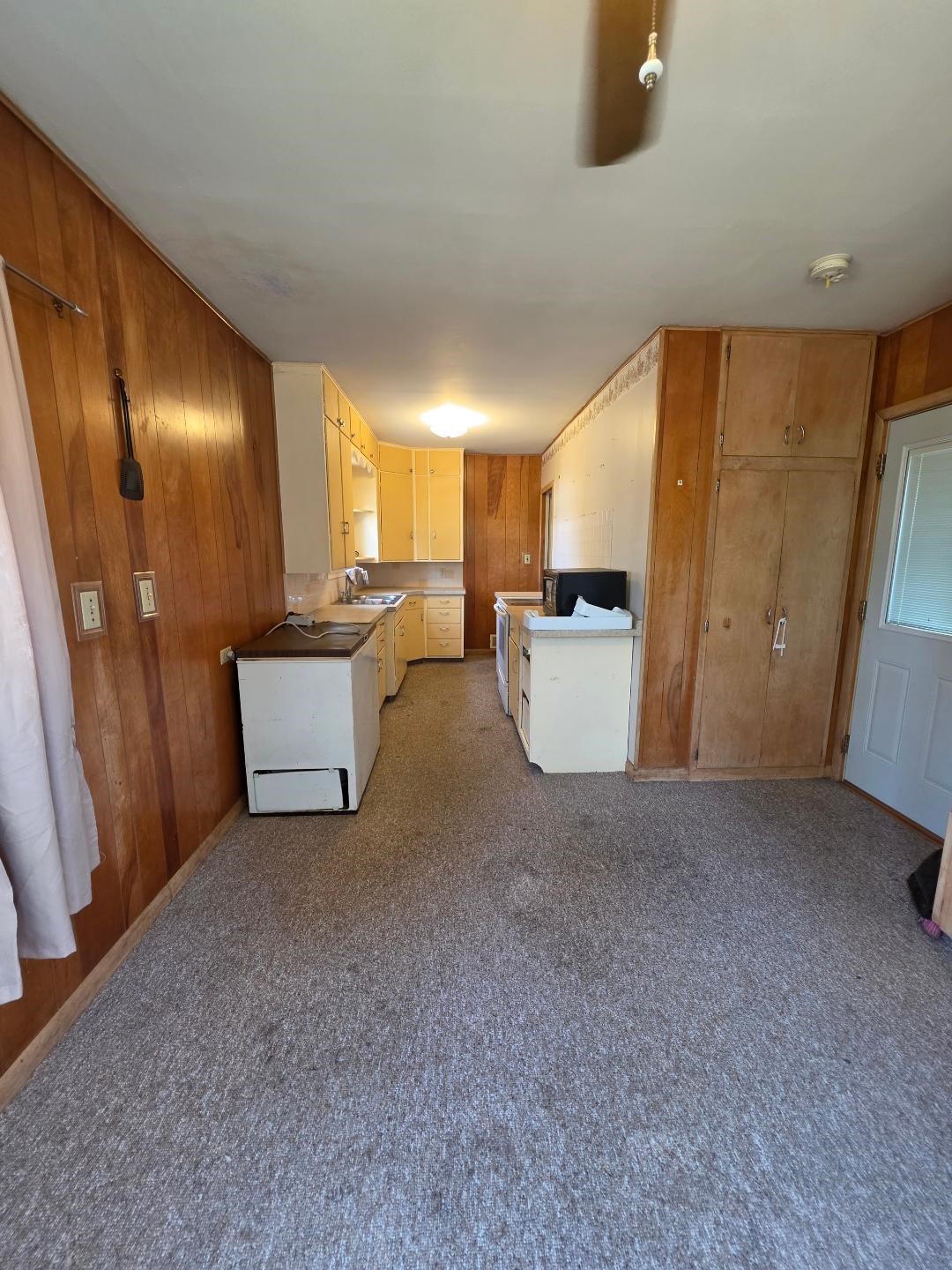 300 N Algoma Street Property Photo 6
