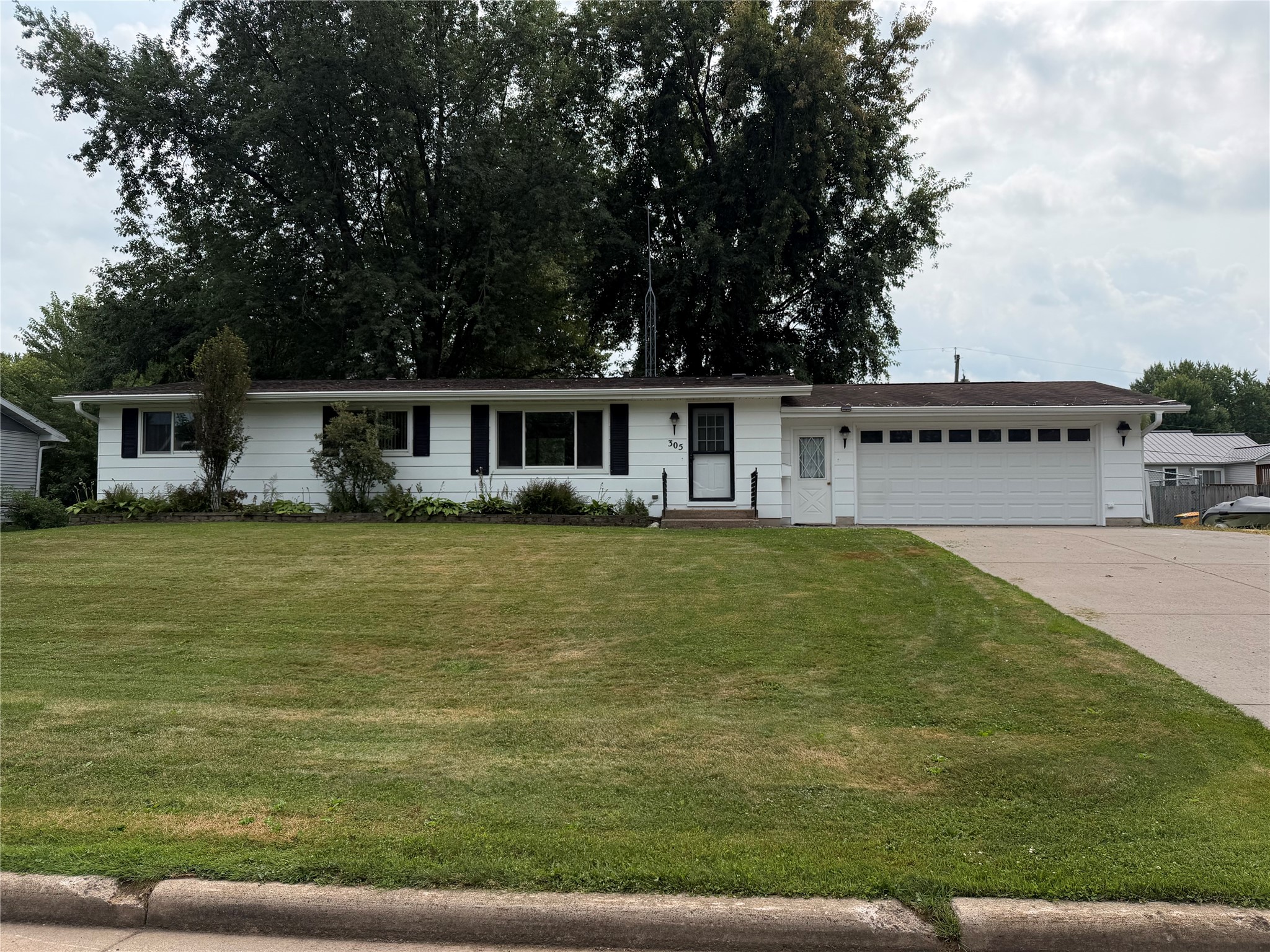 305 W Elm Street Property Photo 1