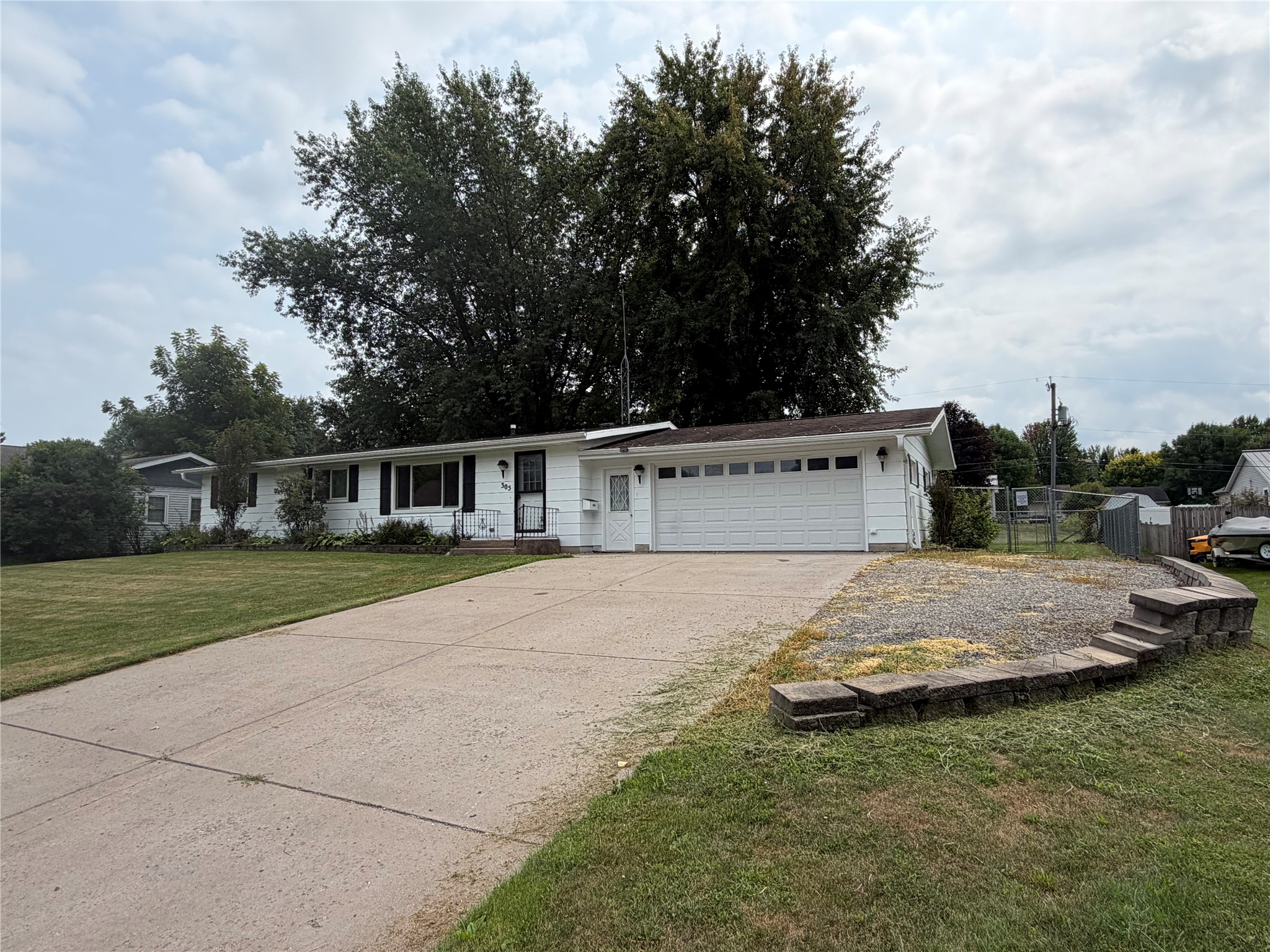 305 W Elm Street Property Photo 2